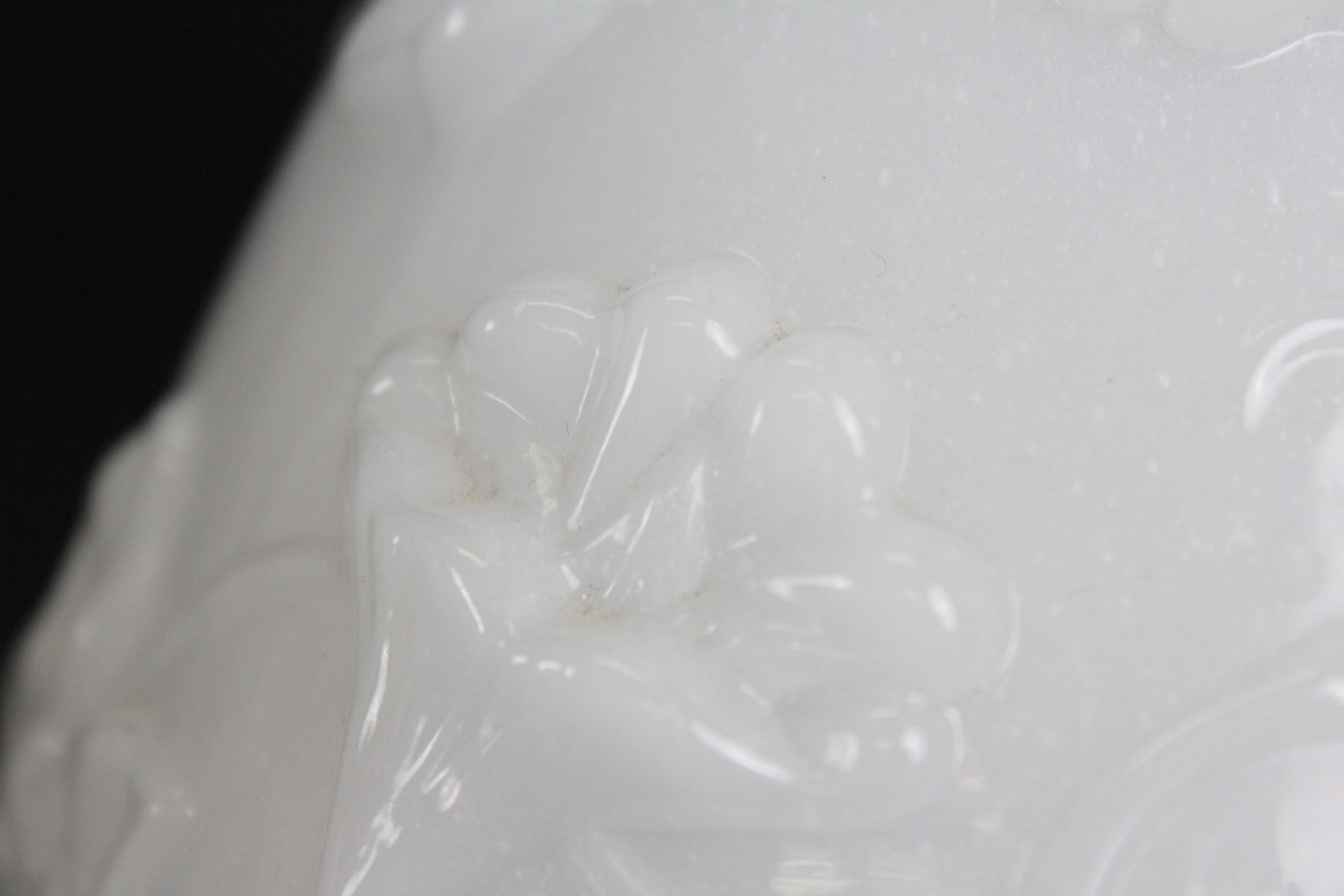 Baccarat Großes Vasen-Paar. Opalglas „Vase De Fantasie“ aus Opalglas im Zustand „Gut“ im Angebot in Skanninge, SE