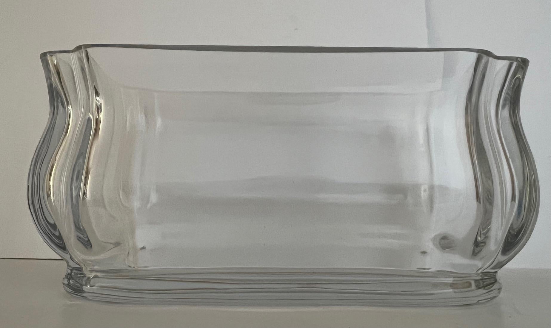 Vaso rettangolare in cristallo al piombo Baccarat, firmato In condizioni buone in vendita a Ross, CA