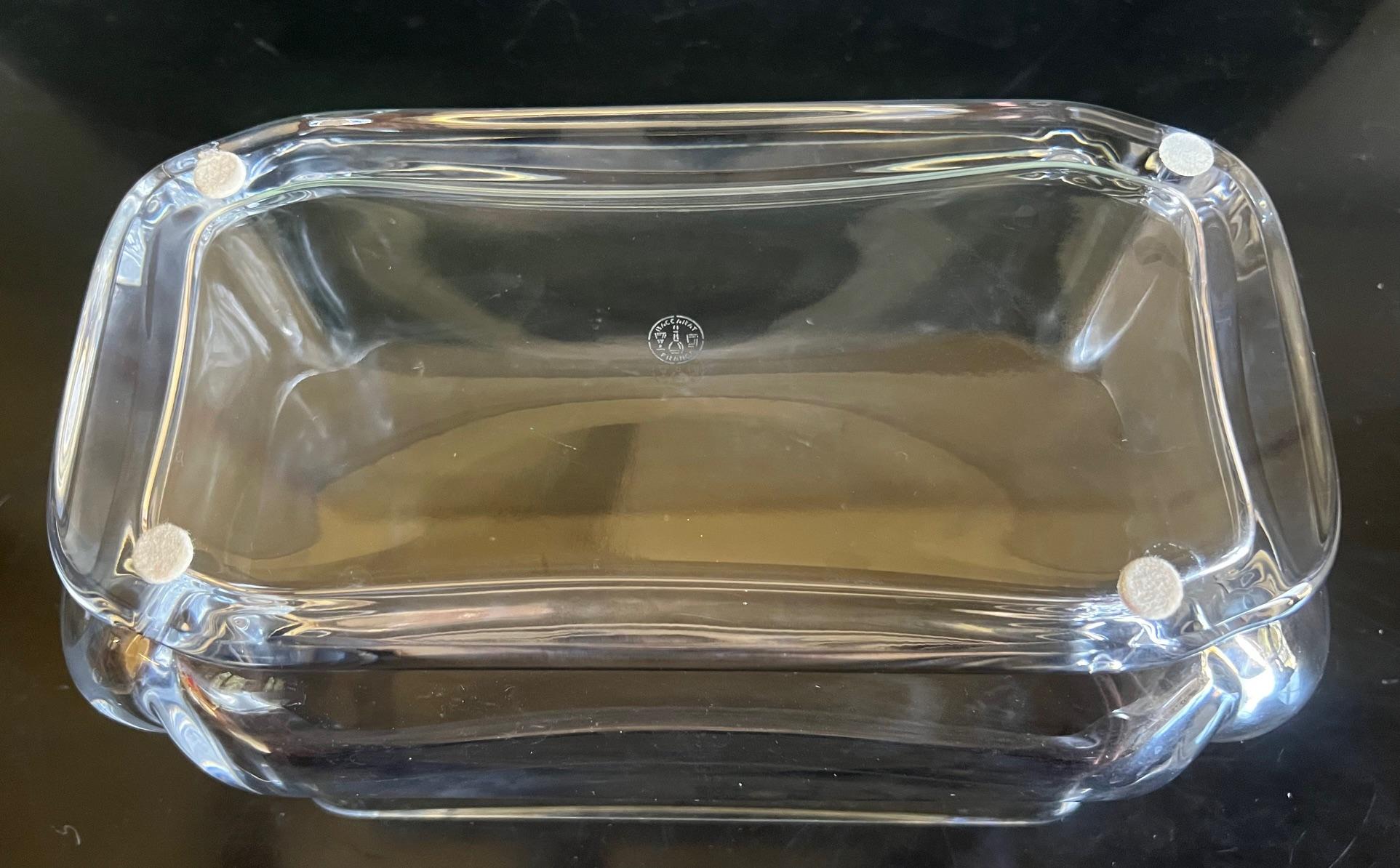 Vaso rettangolare in cristallo al piombo Baccarat, firmato in vendita 1