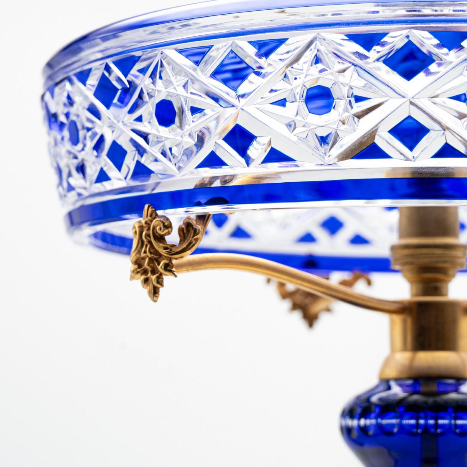 Moderne Lampe de table Baccarat Louipe Verre de cristal clair Bleu Overlay, France en vente
