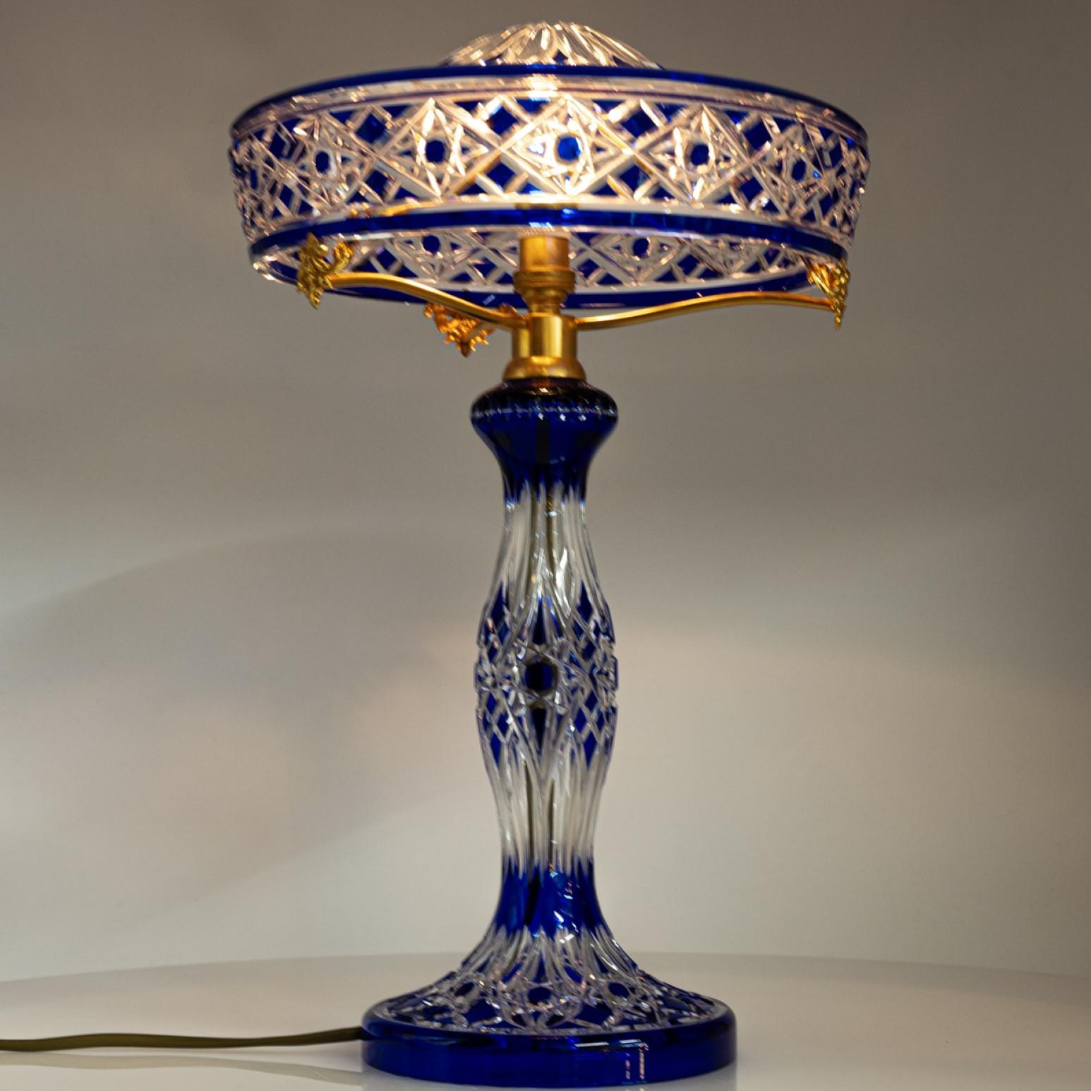 Cristal Lampe de table Baccarat Louipe Verre de cristal clair Bleu Overlay, France en vente