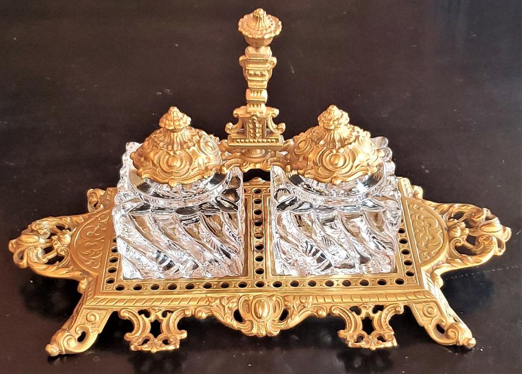 Presenting a glorious Baccarat Louis XVI style inkstand.

This is a gorgeous item ! High quality !

It consists of 2 beautiful Baccarat swirl pattern crystal inkwells with gold plated ormolu mounts and fixtures.

It looks like it might be missing a