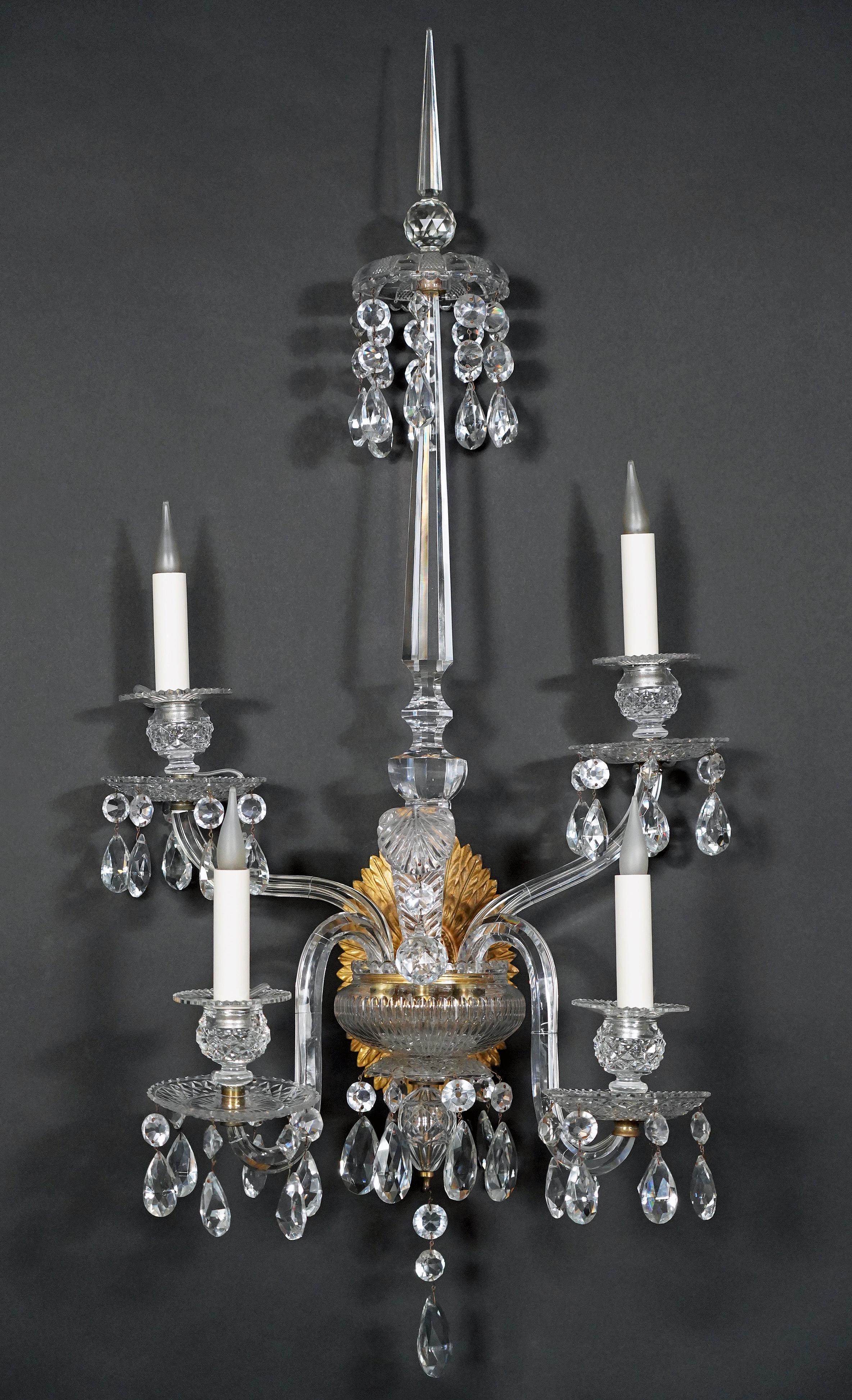 Manufaktur Baccarat, Satz von vier Kristall-Wandleuchten, Frankreich, um 1950 im Zustand „Gut“ im Angebot in PARIS, FR