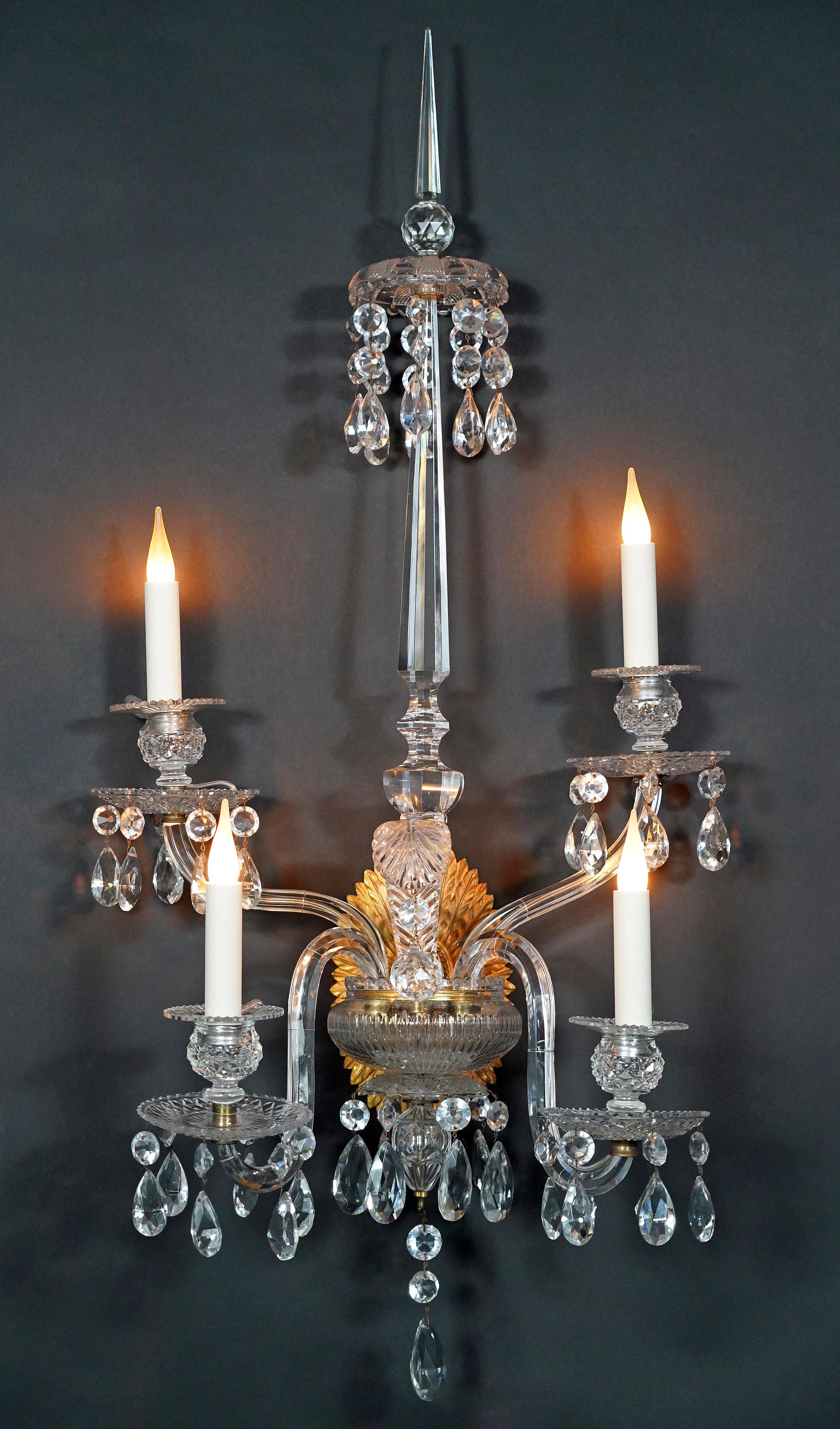 Manufaktur Baccarat, Satz von vier Kristall-Wandleuchten, Frankreich, um 1950 (Mitte des 20. Jahrhunderts) im Angebot