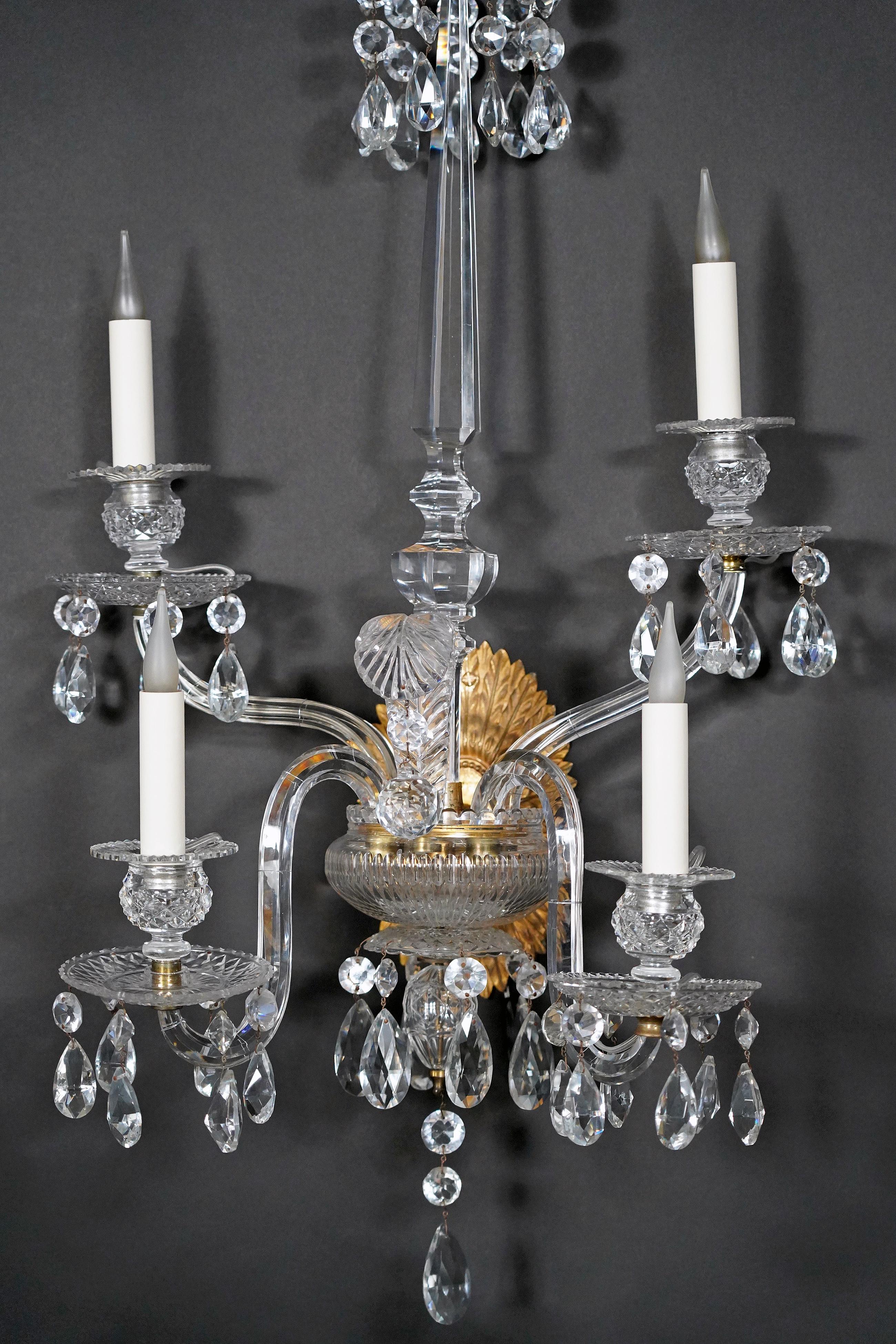 Manufaktur Baccarat, Satz von vier Kristall-Wandleuchten, Frankreich, um 1950 im Angebot 1
