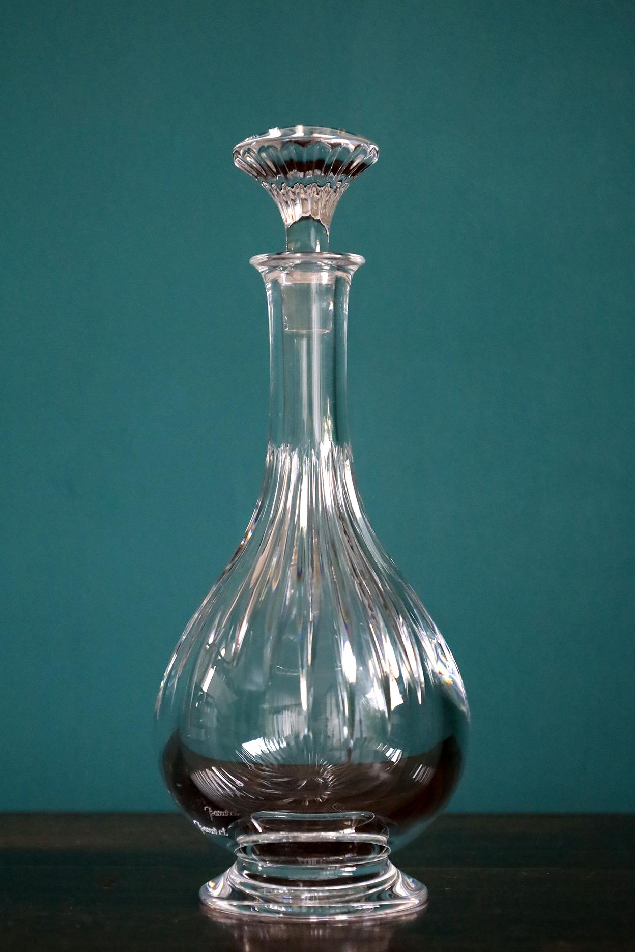 The Baccarat Clear crystal Massena round whiskey decanter is an éclat of sparkle and refinement. Its polished silhouette is worthy of display and use for any festive soirée or quiet smooth drink