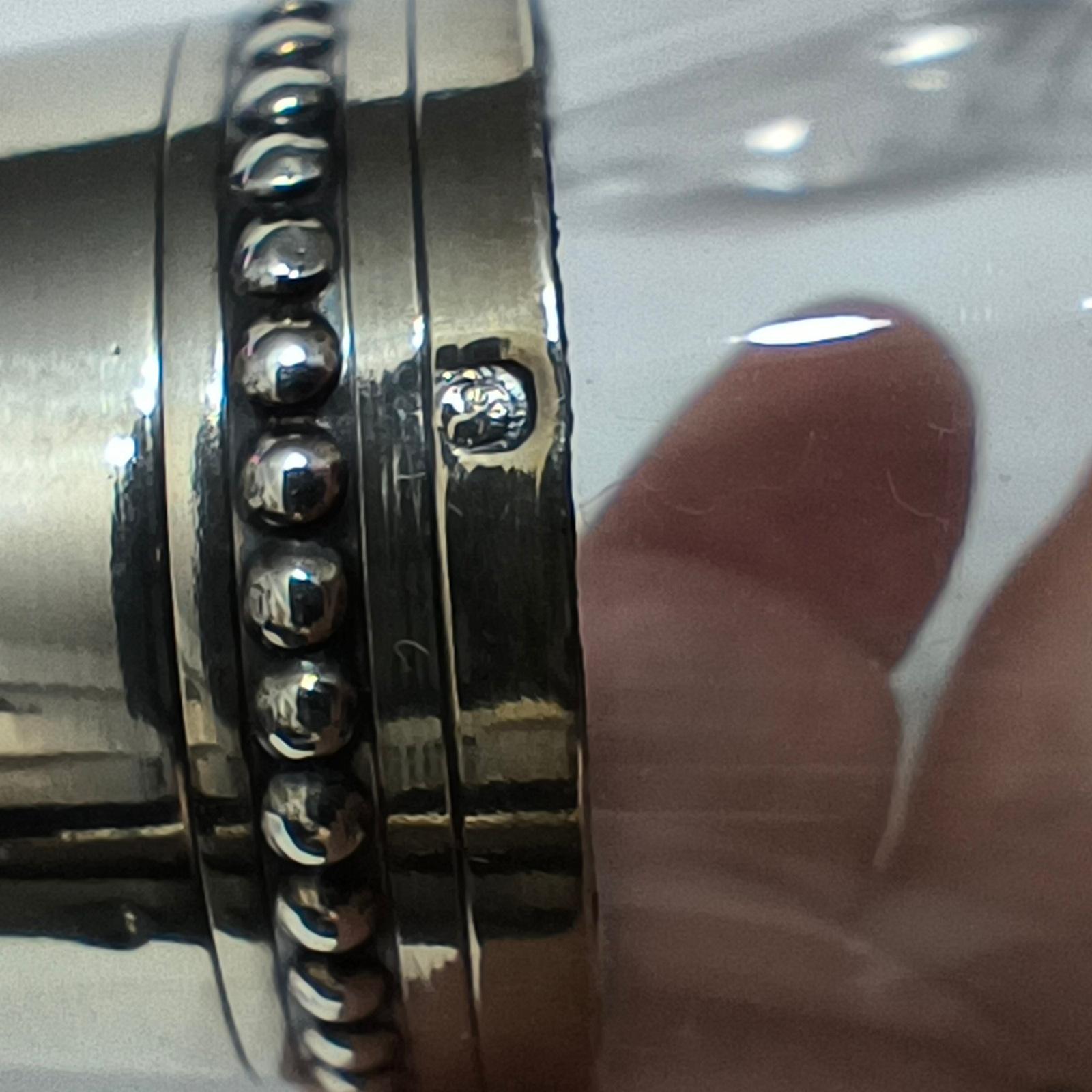 Baccarat Mid-Century French Crystal Decanter Bottle with Silver Neck (bouteille à décanter en cristal du milieu du siècle dernier avec un col en argent) en vente 11