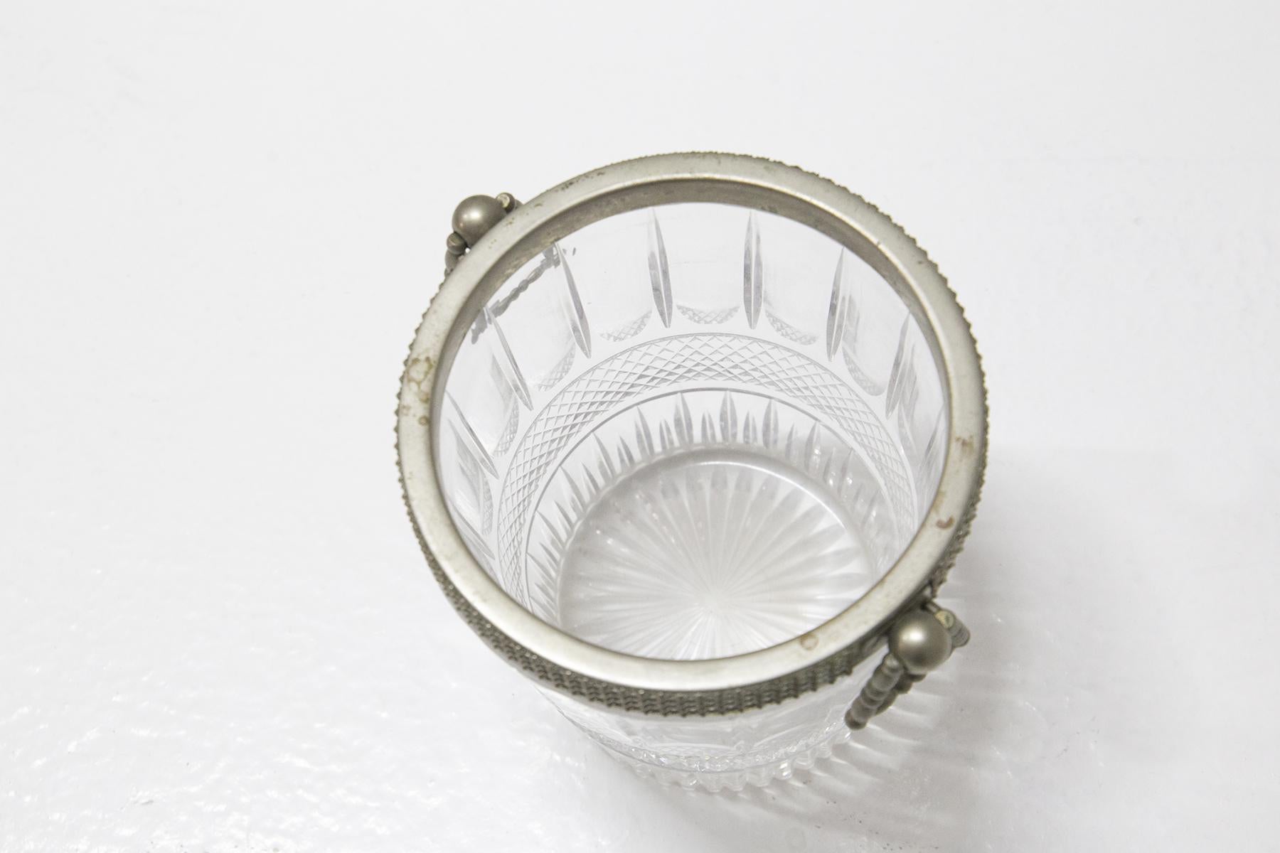 Cesta de cristal grueso Baccarat de mediados de siglo en venta 1