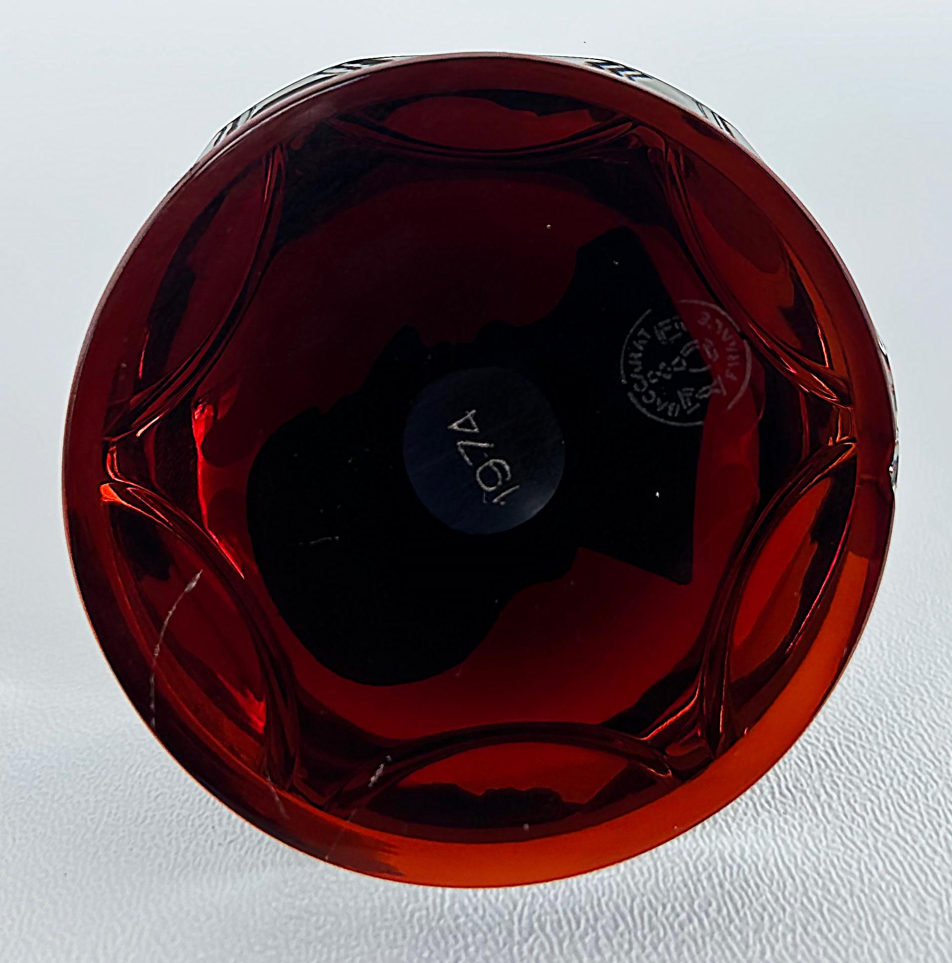 Baccarat Napoleon Facettierte Sulfidkamee Briefbeschwerer Frankreich, Rot (Kristall) im Angebot
