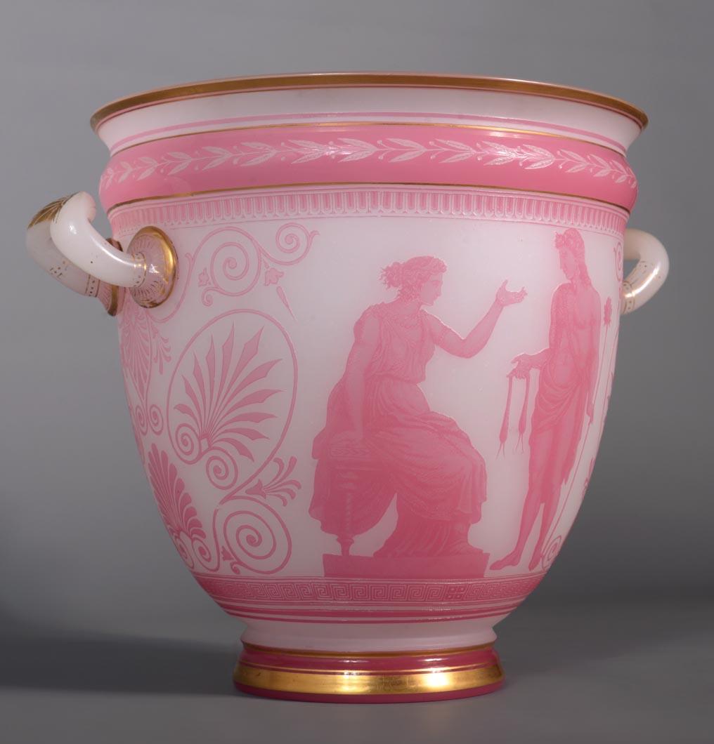 Neogreco Baccarat, Vaso neo-greco a forma di cratere in cristallo doppiato e acidato in vendita