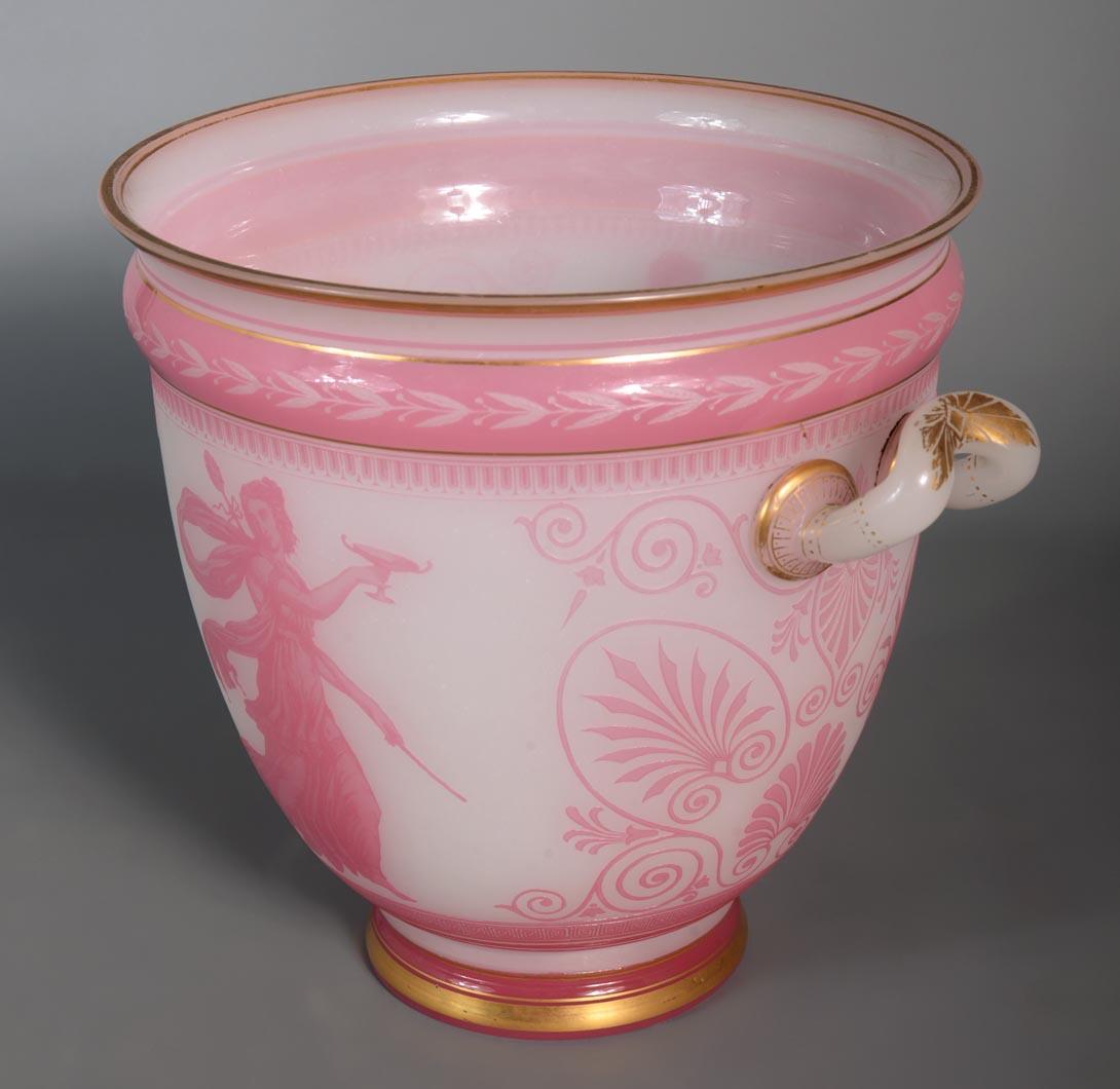 Baccarat, Vaso neo-greco a forma di cratere in cristallo doppiato e acidato In condizioni buone in vendita a SAINT-OUEN-SUR-SEINE, FR