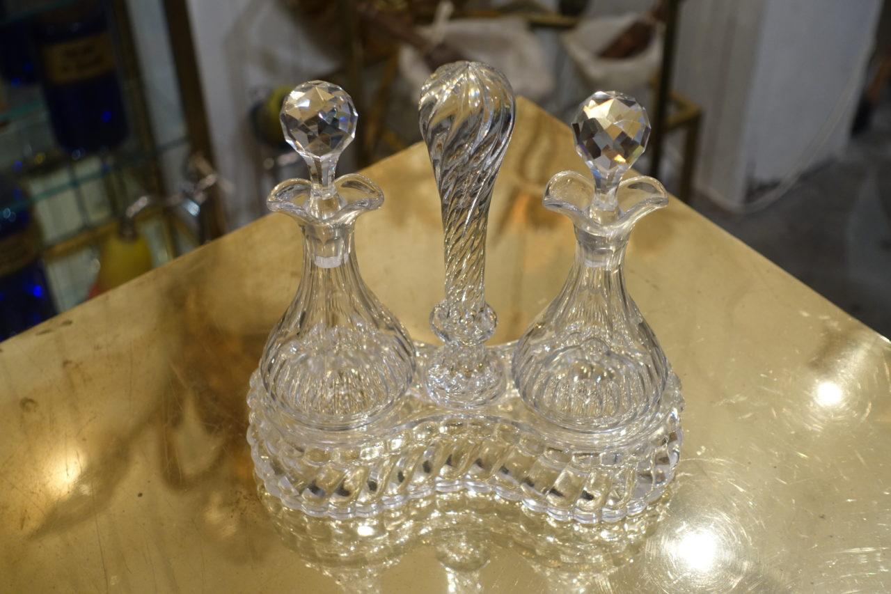 Arguably the king of crystal is the time honoured and established company Baccarat, which originated in Lorraine and whose roots go all the way back to 1764.

And it is precisely Baccarat who is behind this sublime and sophisticated oil and