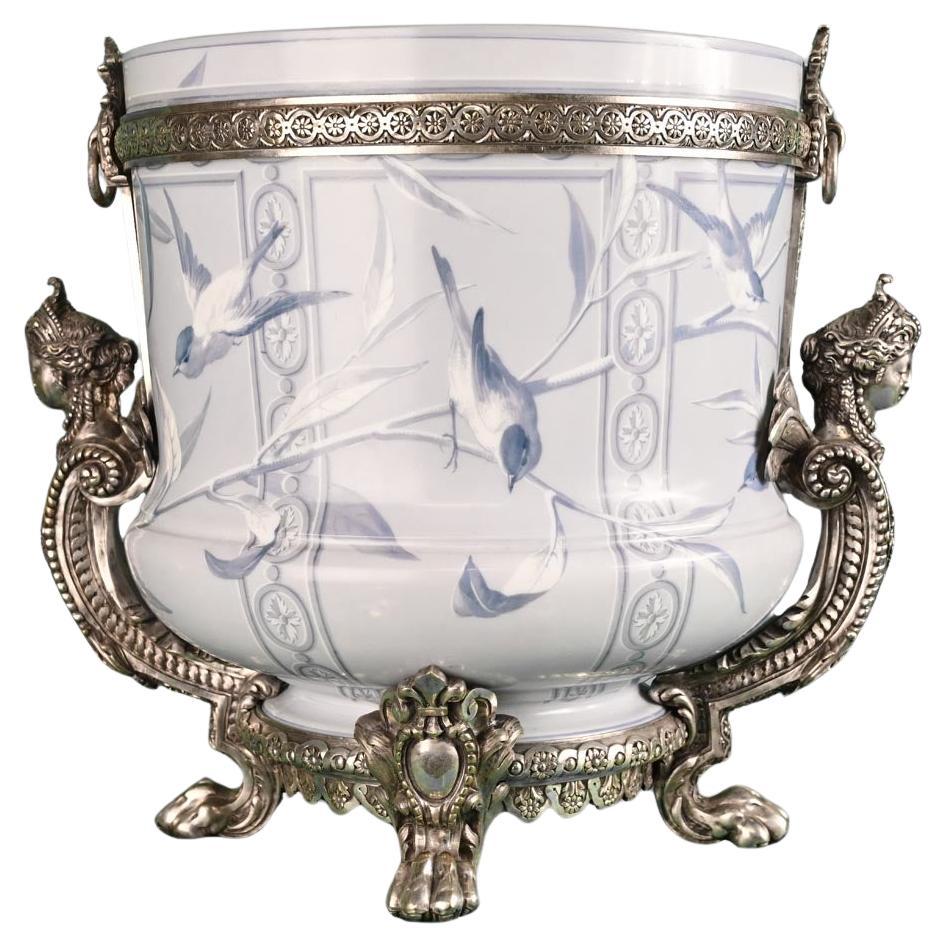 BACCARAT, Vaso opalino con ornamento poetico e montatura in bronzo argentato