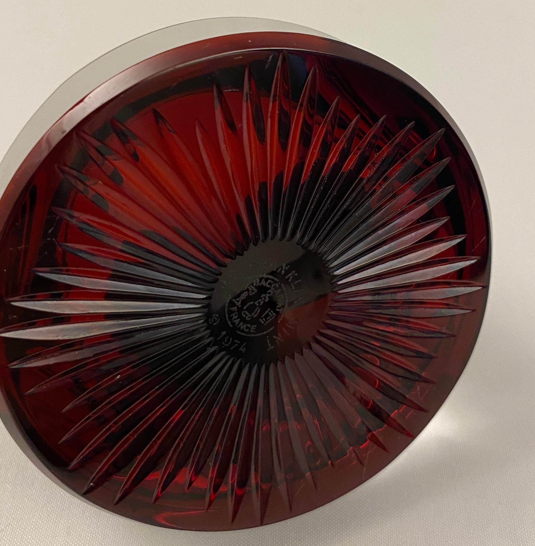 A fine quality Franklin Mint paperweight by Baccarat.

This Baccarat paperweight pays hommage to Jean-Jacques Rousseau who was a Genevan philosopher, writer, and composer. His political philosophy influenced the progress of the Age of Enlightenment
