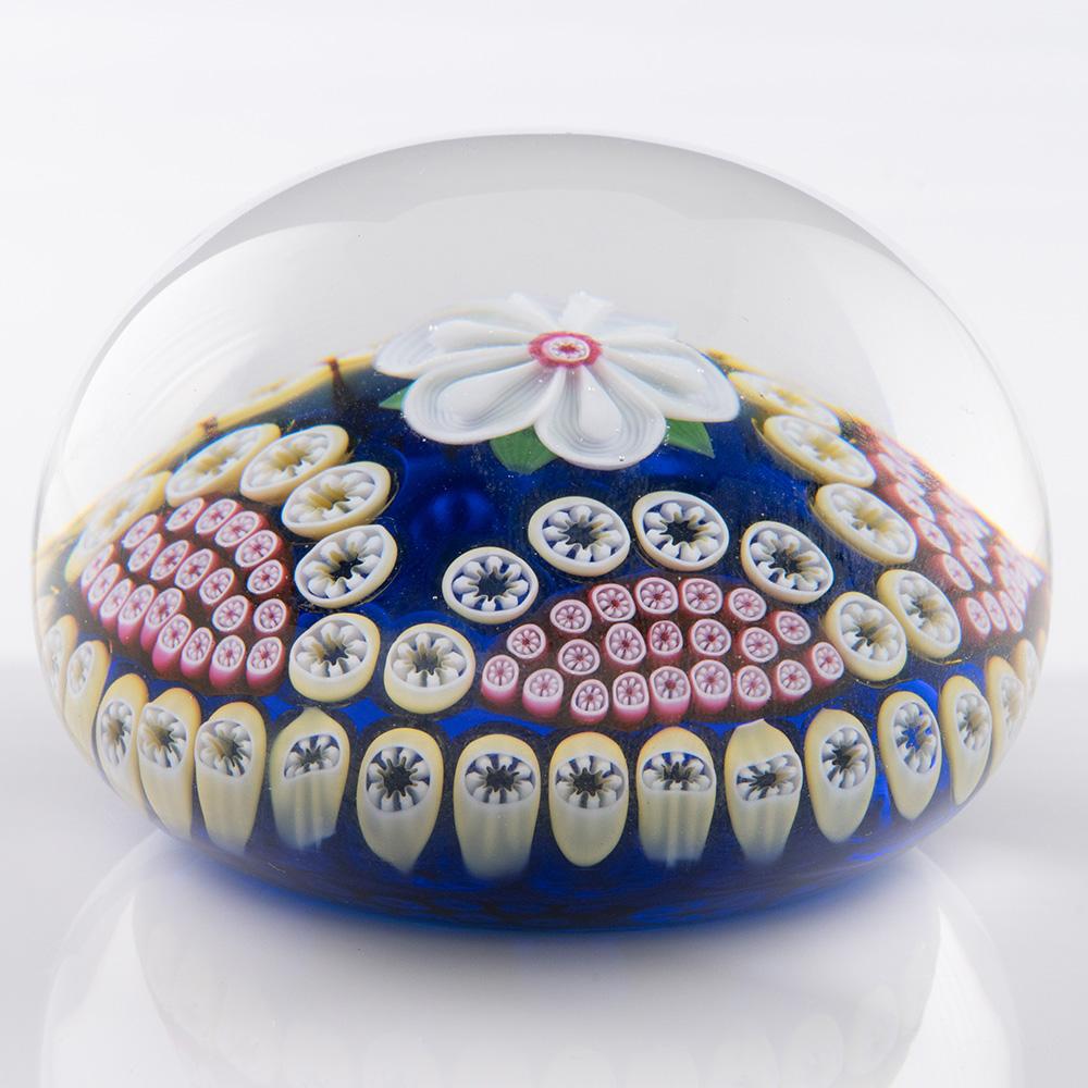 Baccarat Fermacarte Fiore Millefiori In condizioni buone in vendita a Tunbridge Wells, GB
