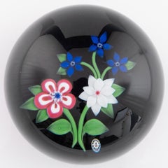 Presse-papiers Baccarat avec fleurs ajourées 1982