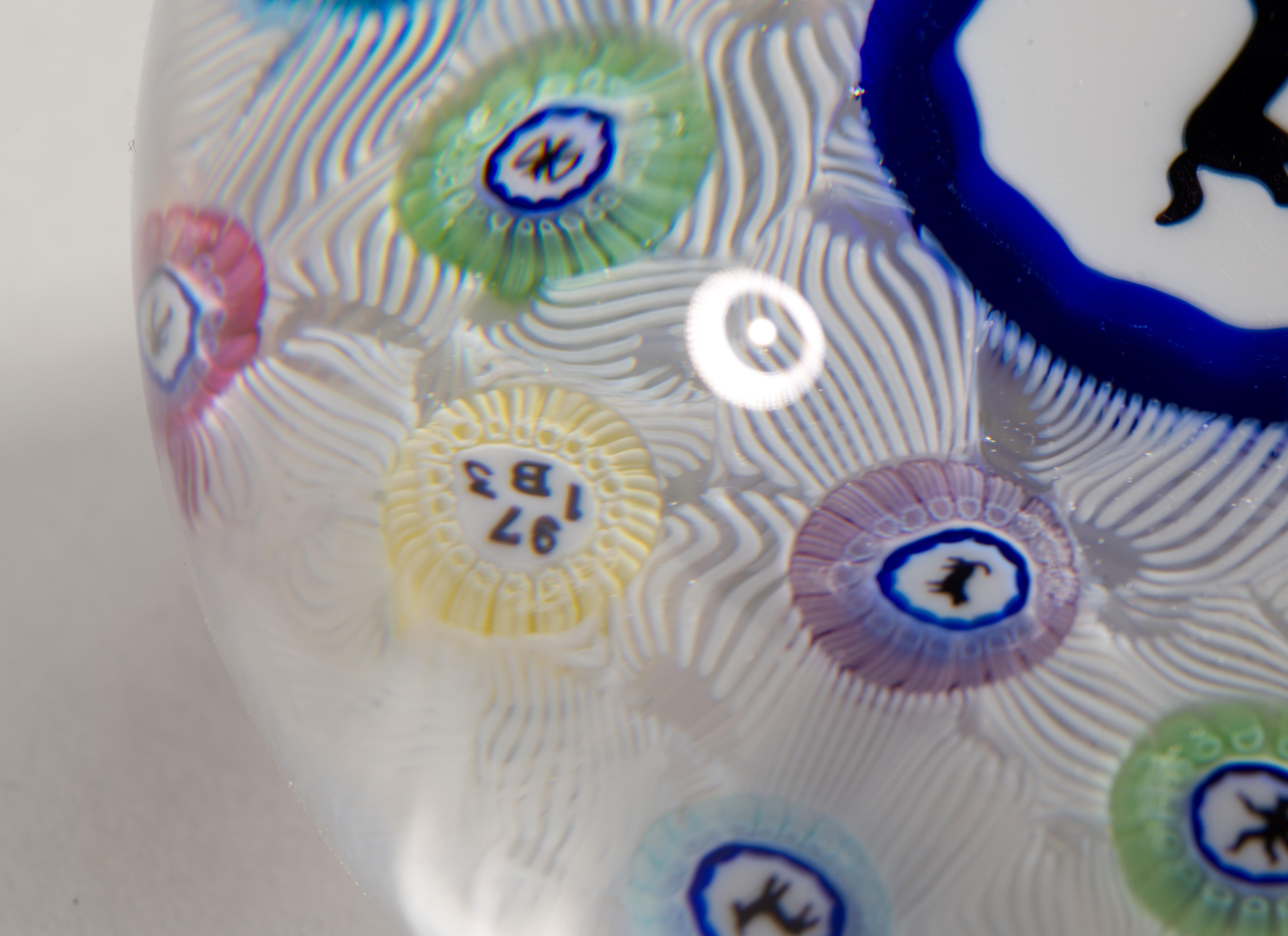 Presse-papier de Baccarat avec Millefiori et Silhouette de cheval Gridel, 1973 en vente 4