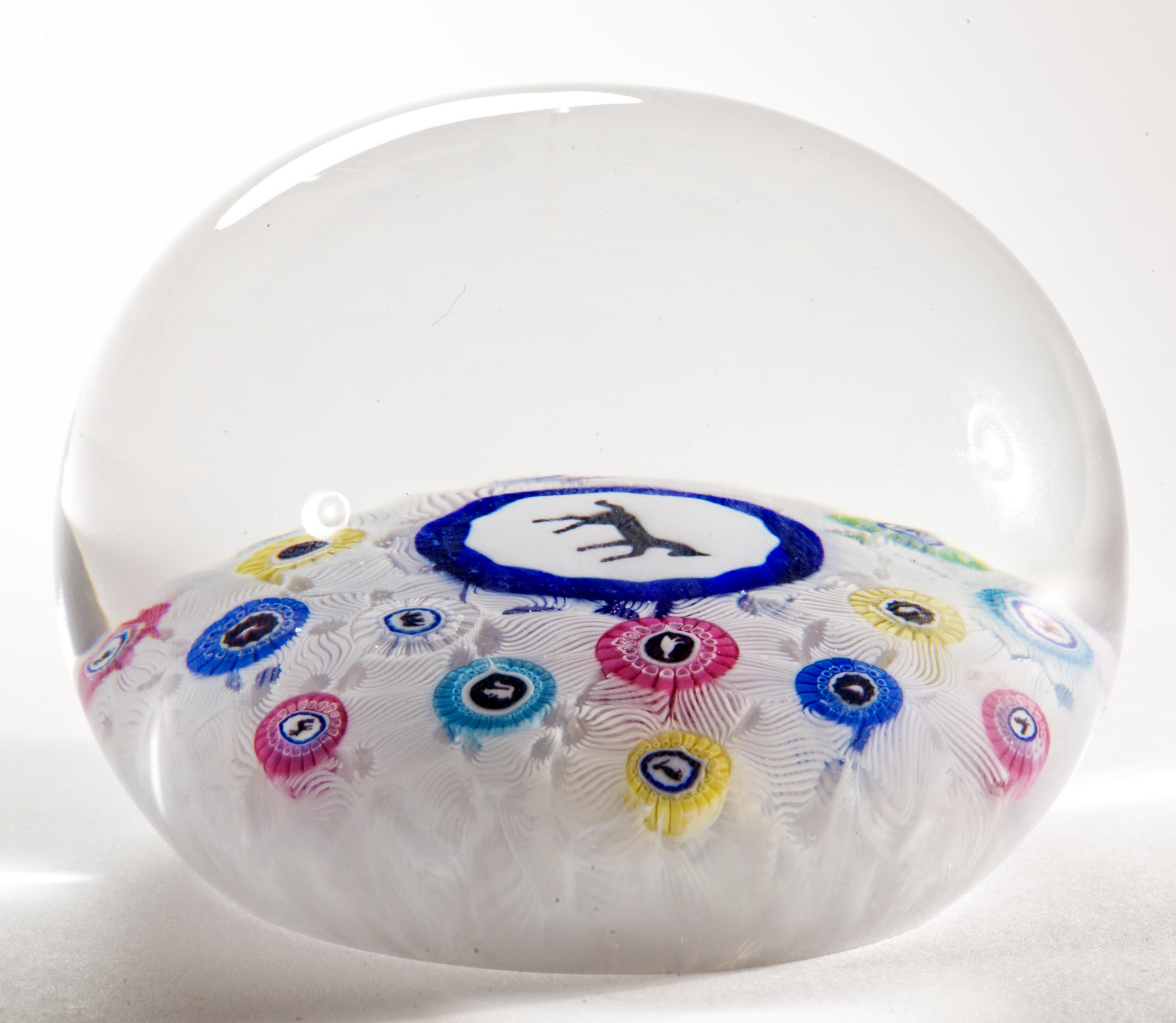 Fait main Presse-papier de Baccarat avec Millefiori et Silhouette de cheval Gridel, 1973 en vente