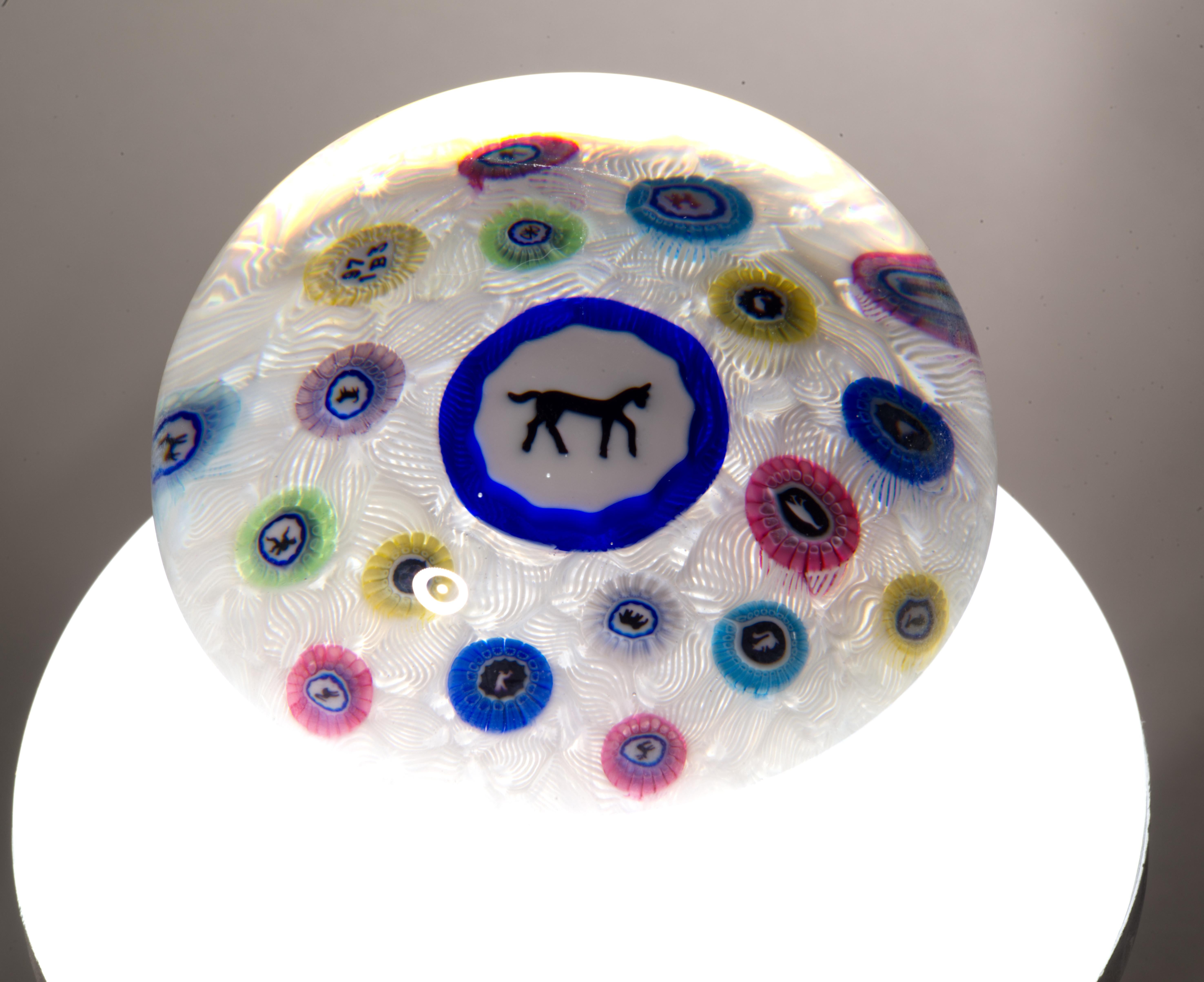 Fin du 20e siècle Presse-papier de Baccarat avec Millefiori et Silhouette de cheval Gridel, 1973 en vente