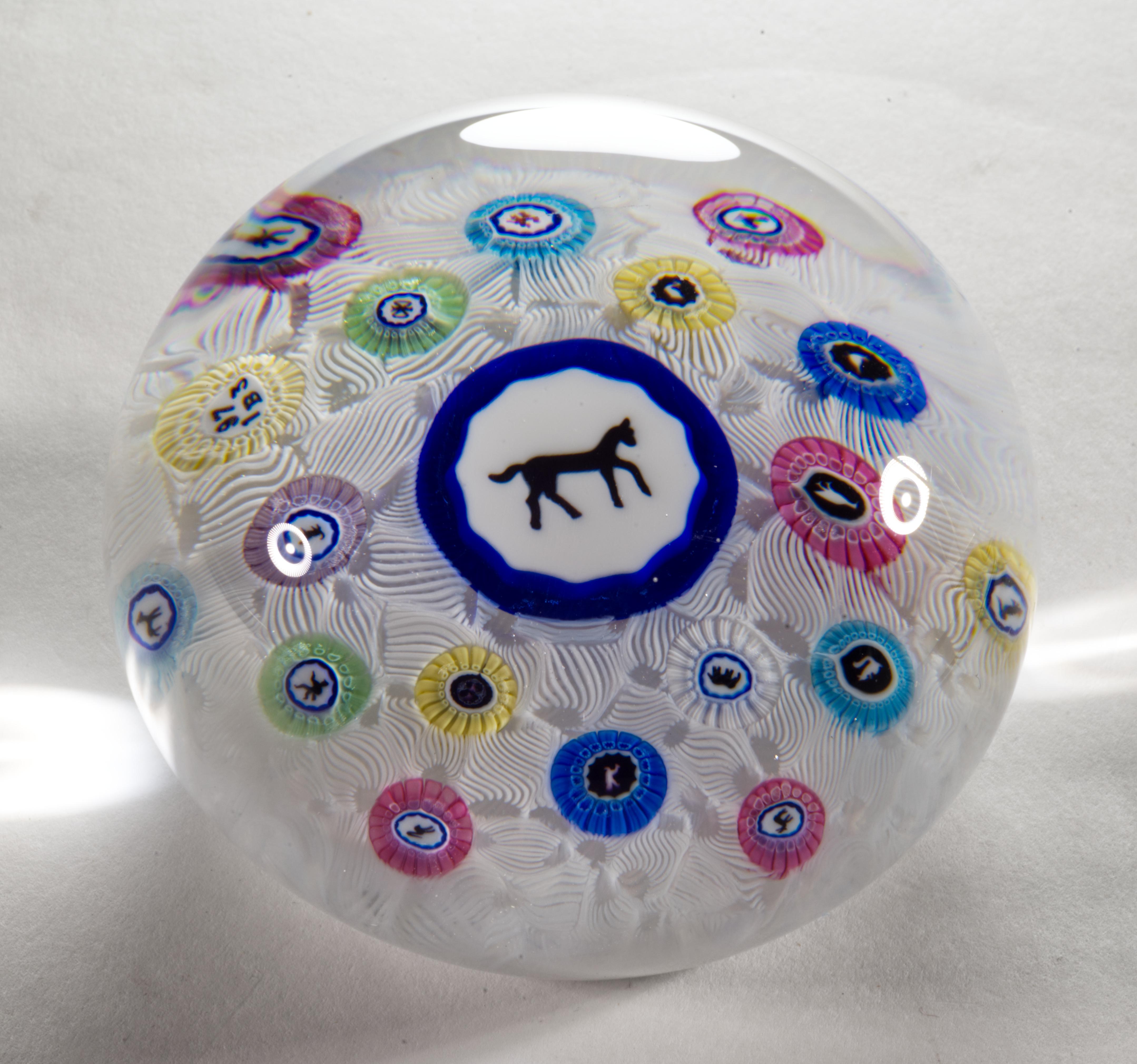 Presse-papier de Baccarat avec Millefiori et Silhouette de cheval Gridel, 1973 en vente 1