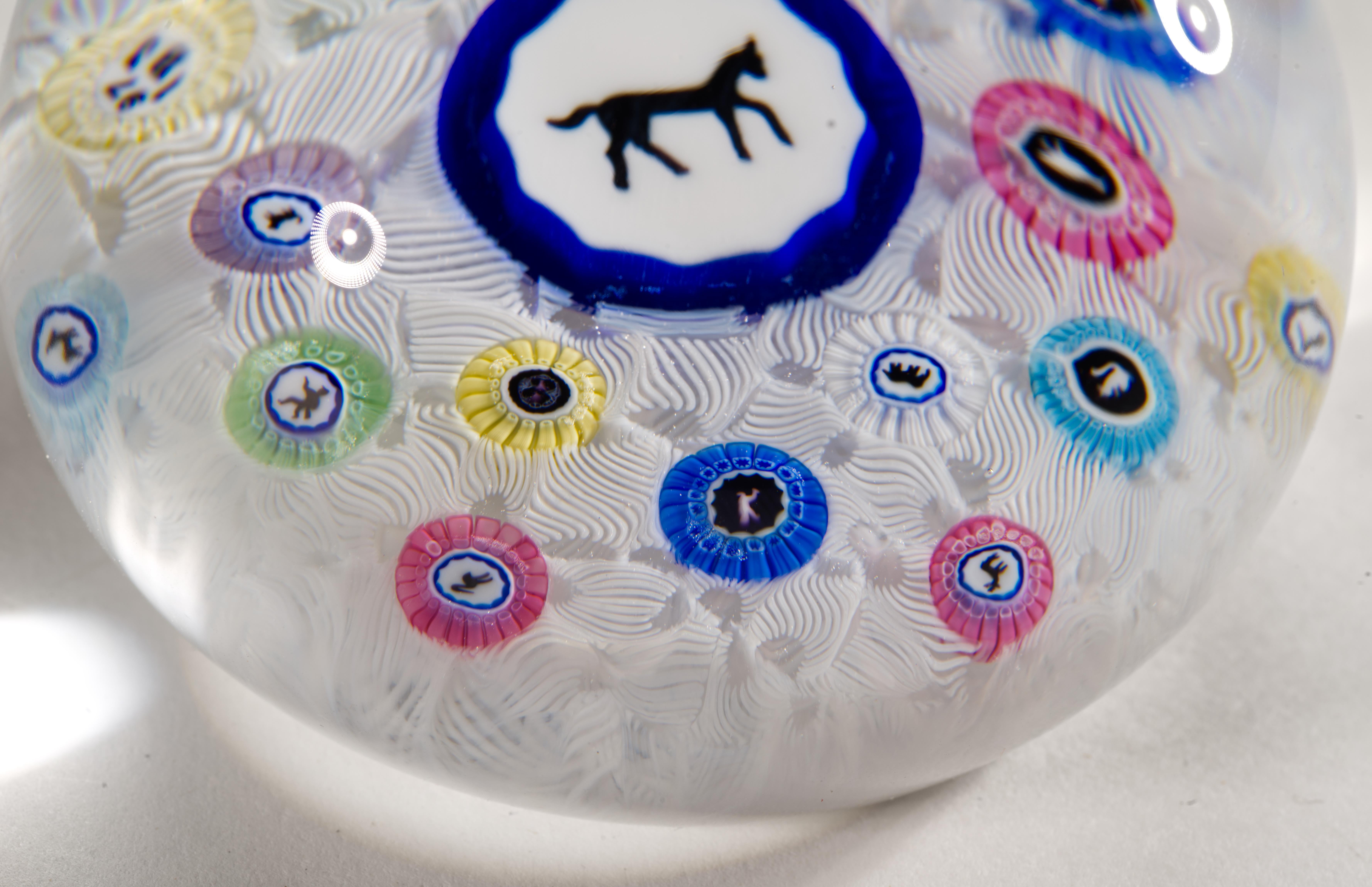 Presse-papier de Baccarat avec Millefiori et Silhouette de cheval Gridel, 1973 en vente 2