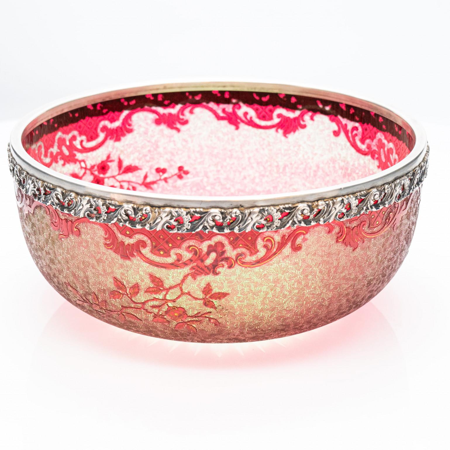 Early 20th Century Baccarat Pattern, Bright Crimson, Acid Etched Bowl, 1900, France For Sale