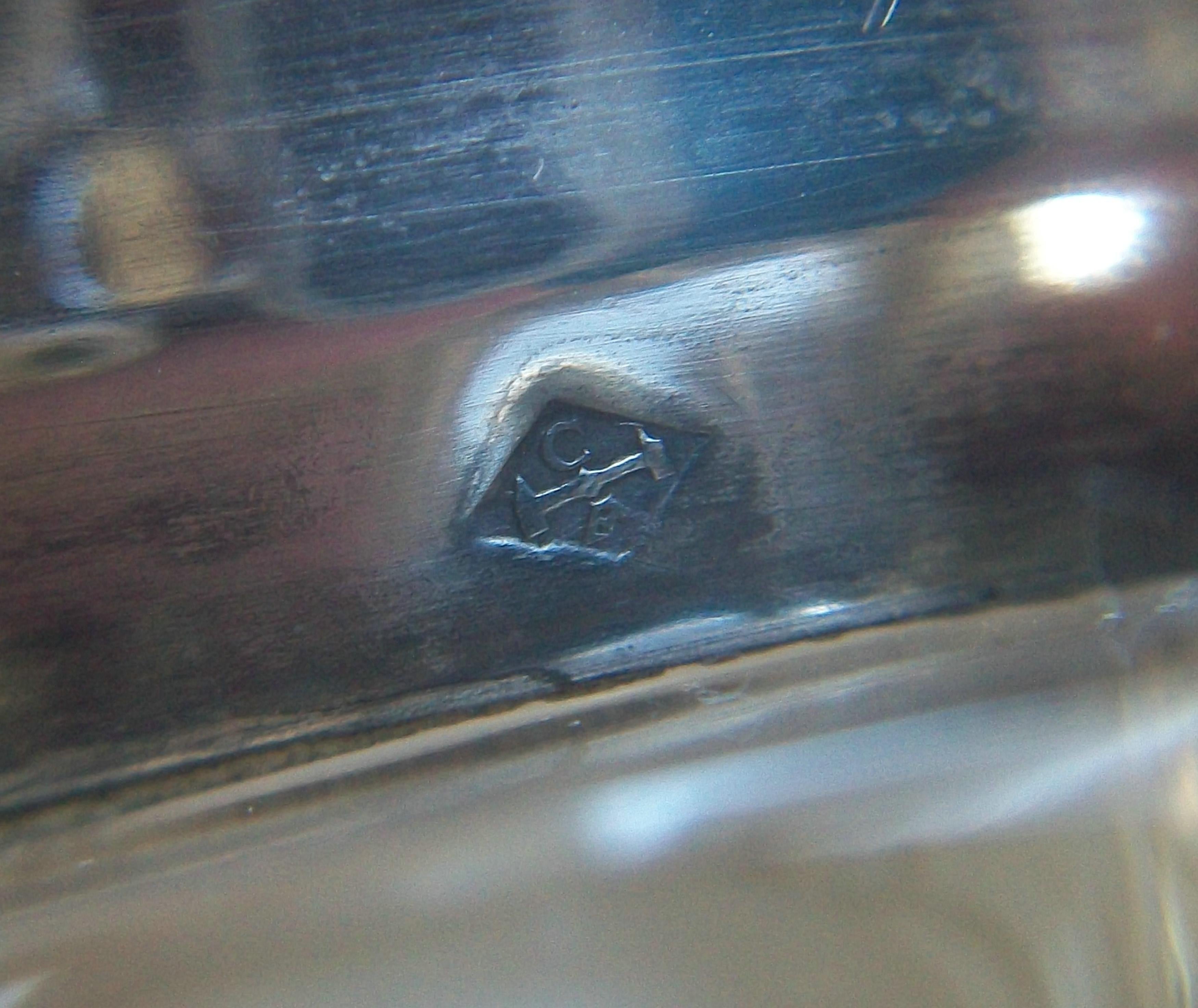 BACCARAT - Flacon à parfum en cristal taillé monté sur argent royal - France - Circa 1925 en vente 9