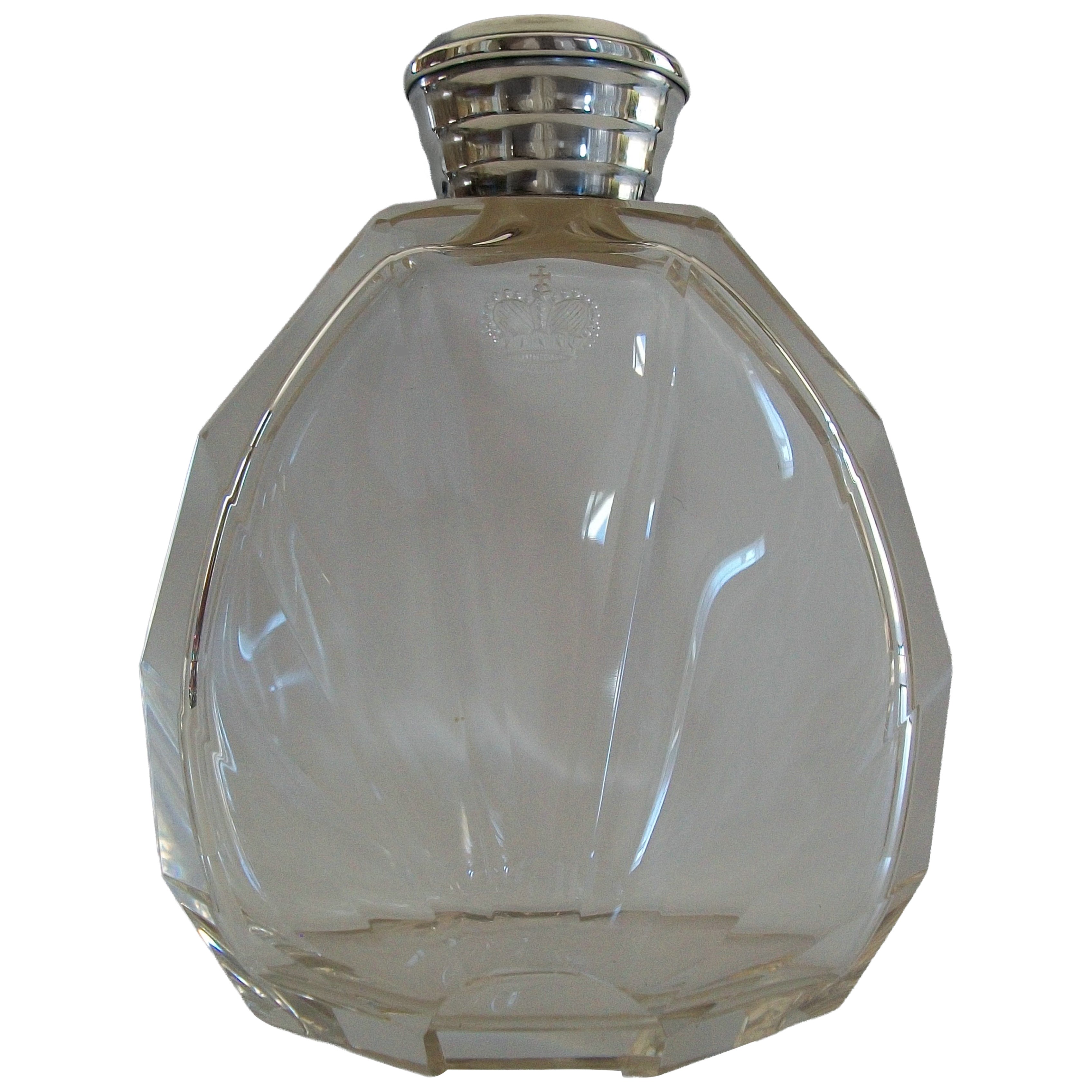 BACCARAT - Flacon à parfum en cristal taillé monté sur argent royal - France - Circa 1925 en vente