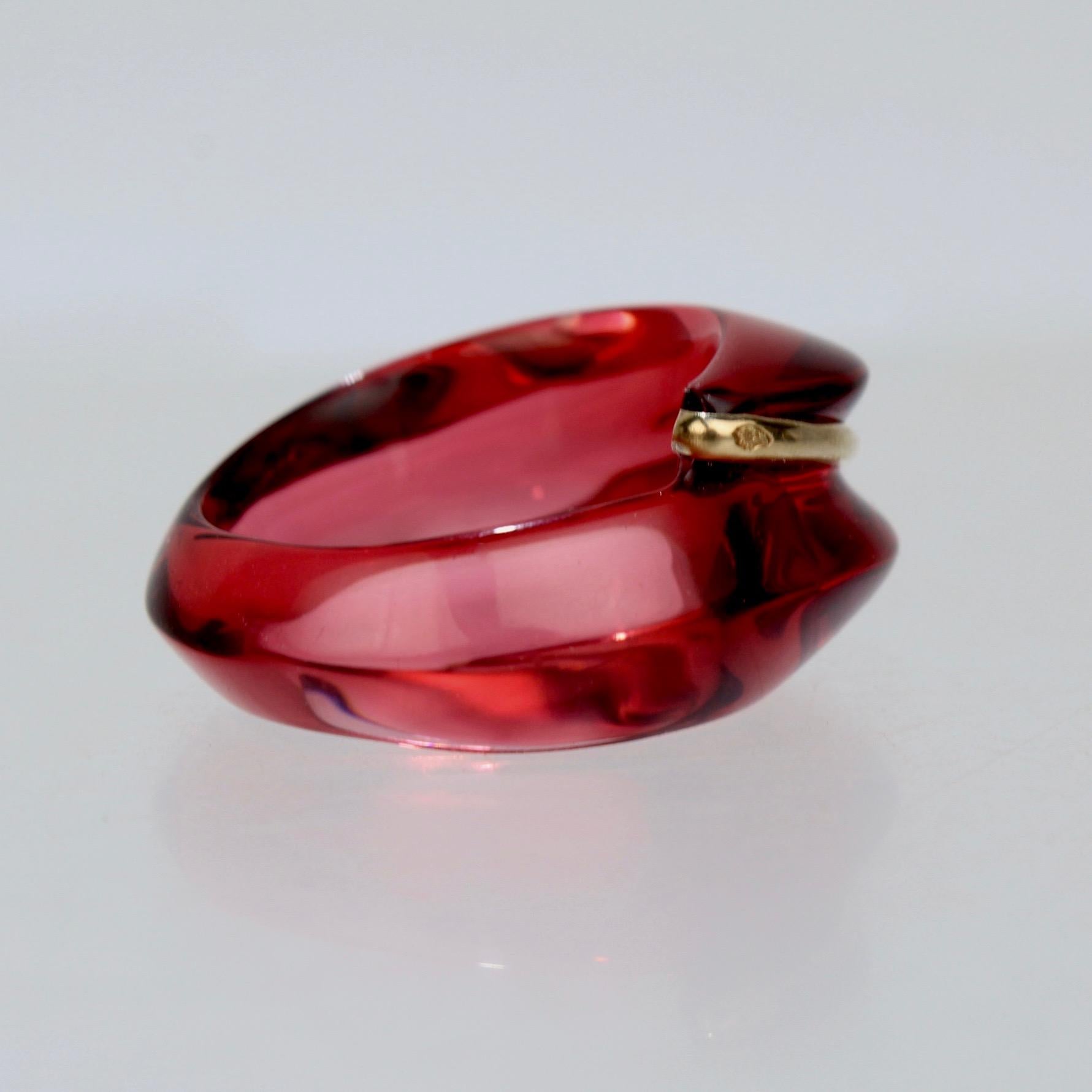 Baccarat Ruby Red Coquillage Crystal and 18 Karat Gold Cocktail Ring In Good Condition In Philadelphia, PA