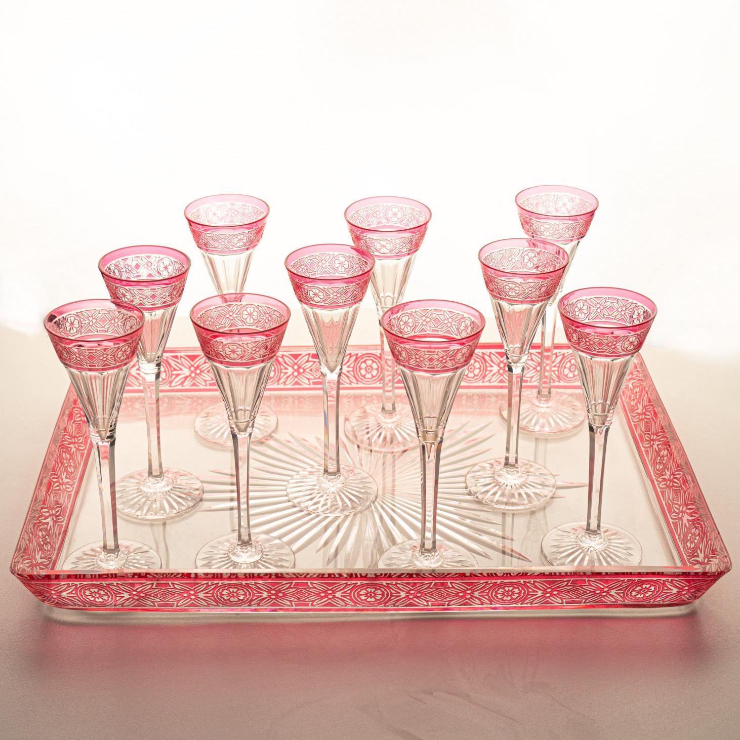 Stile impero Baccarat, Set di undici oggetti in cristallo sovrapposti, cremisi brillante, Francia 1920 in vendita