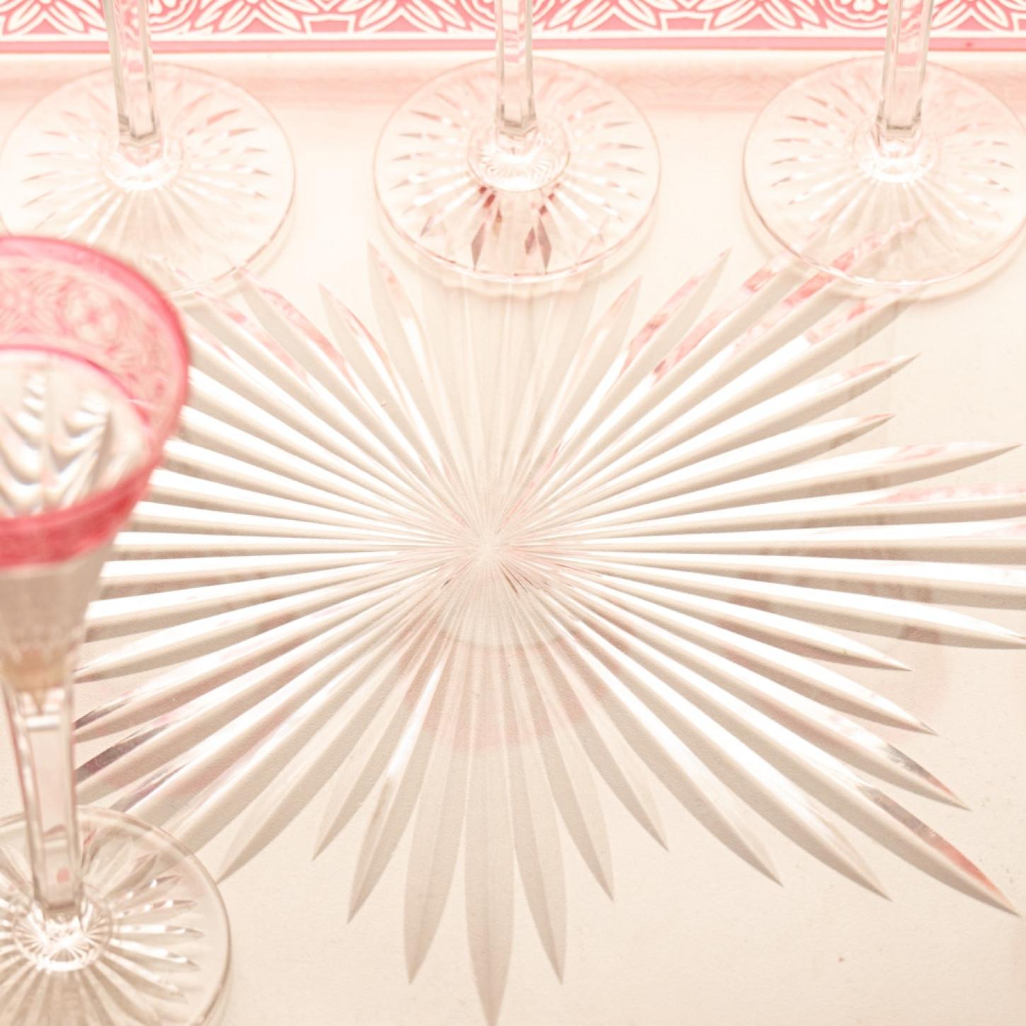 Cristallo Baccarat, Set di undici oggetti in cristallo sovrapposti, cremisi brillante, Francia 1920 in vendita