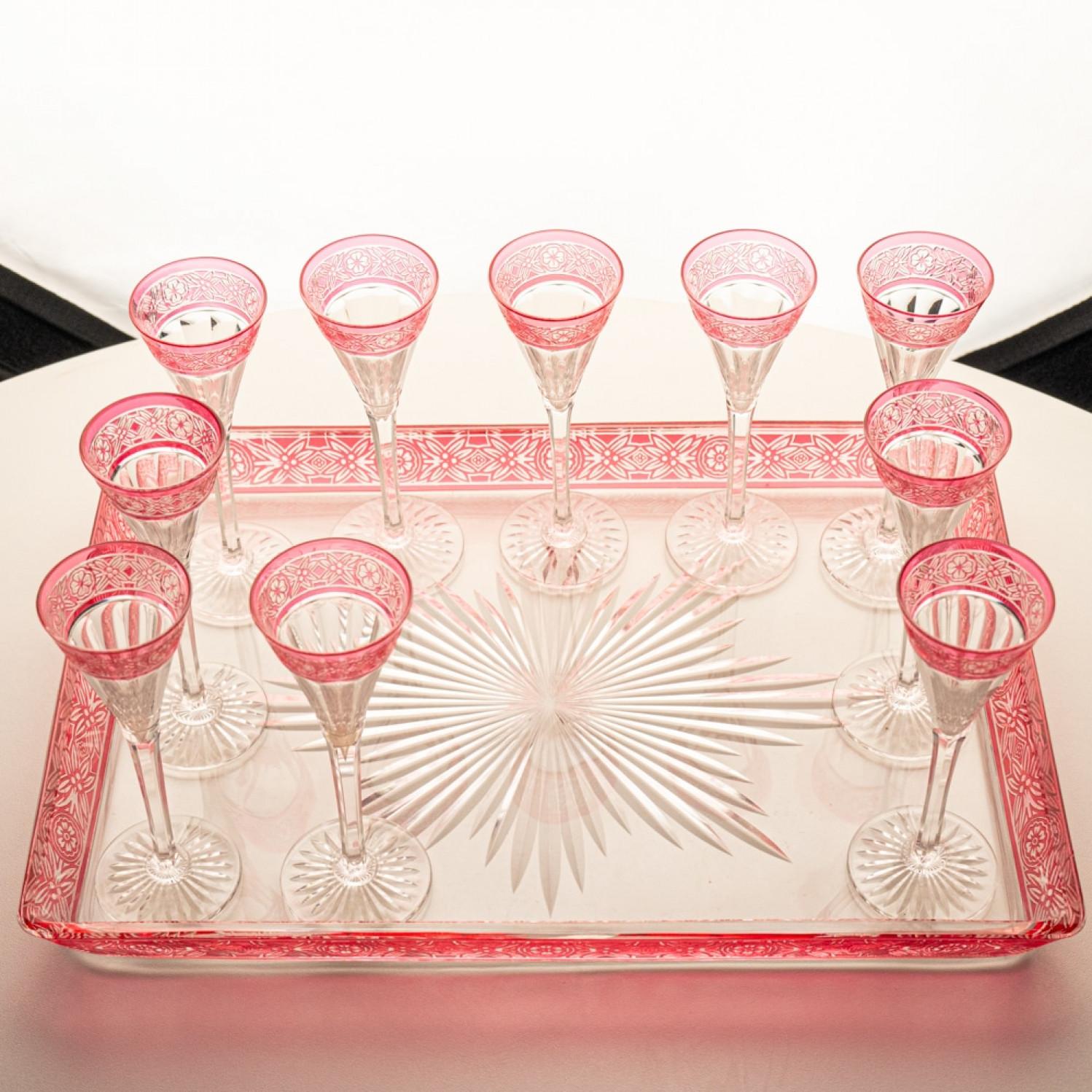 Baccarat, Set di undici oggetti in cristallo sovrapposti, cremisi brillante, Francia 1920 in vendita 1