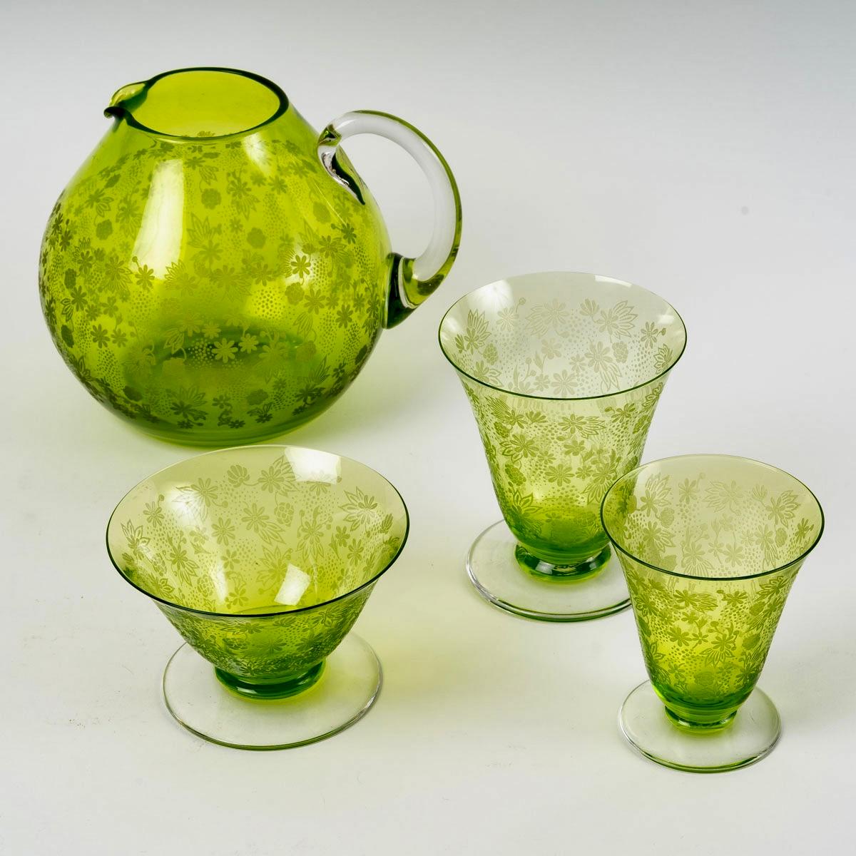 Baccarat, Set of Elisabeth Millefiori Glasses Green Engraved Crystal 18 Pieces In Good Condition In Boulogne Billancourt, FR