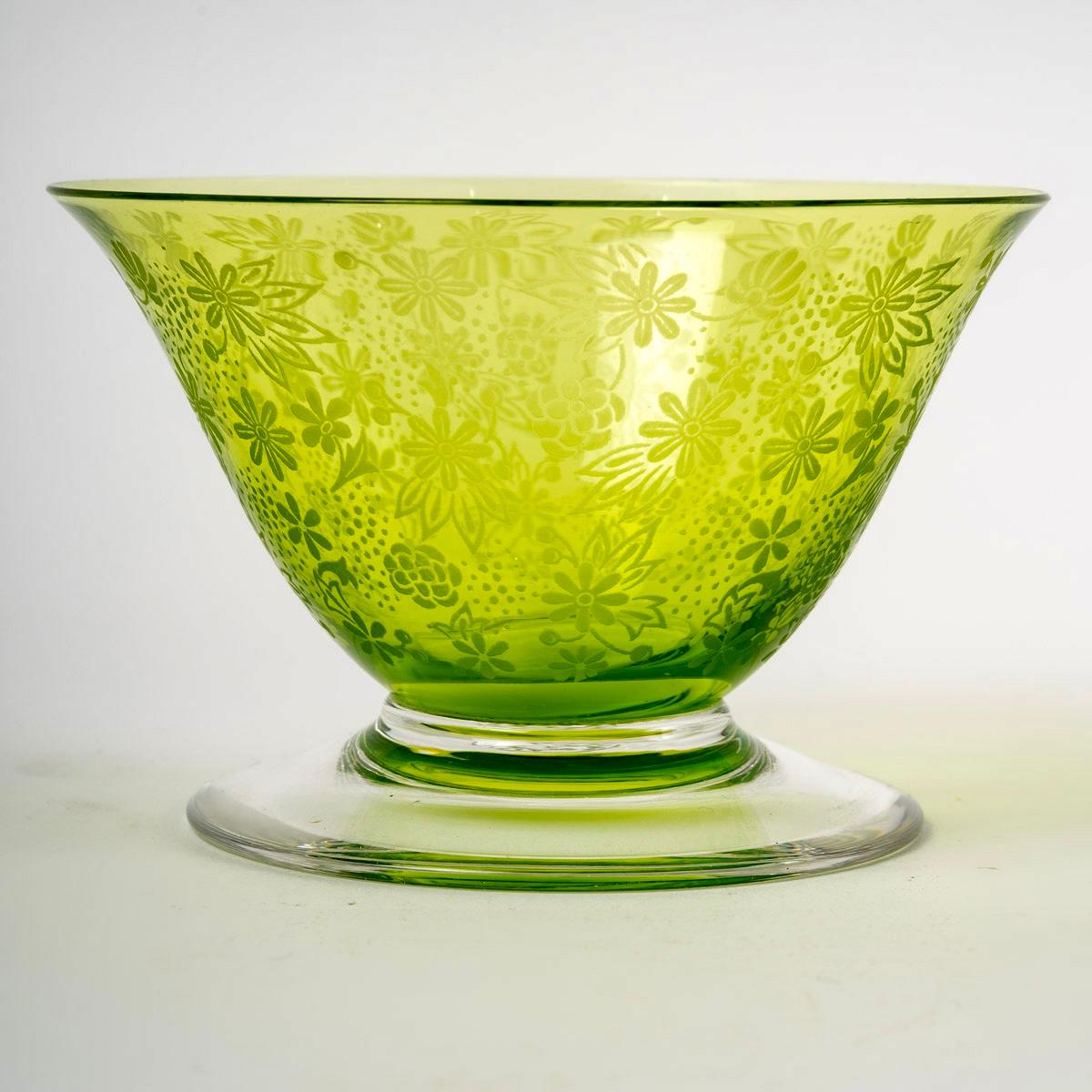 Early 20th Century Baccarat, Set of Elisabeth Millefiori Glasses Green Engraved Crystal 18 Pieces