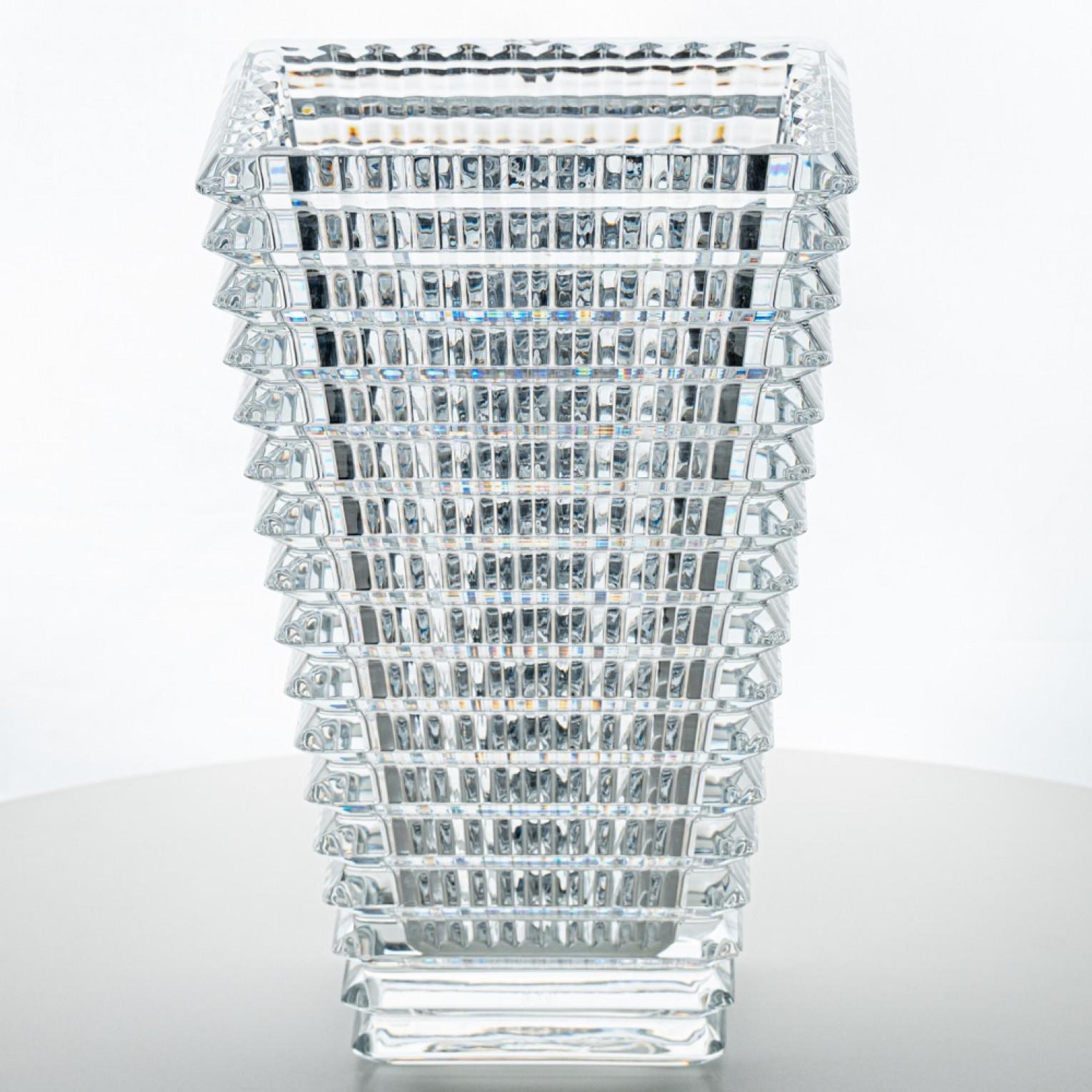Ensemble de vases structurés en cristal clair exquis de Baccarat, France, 1990 en vente 3