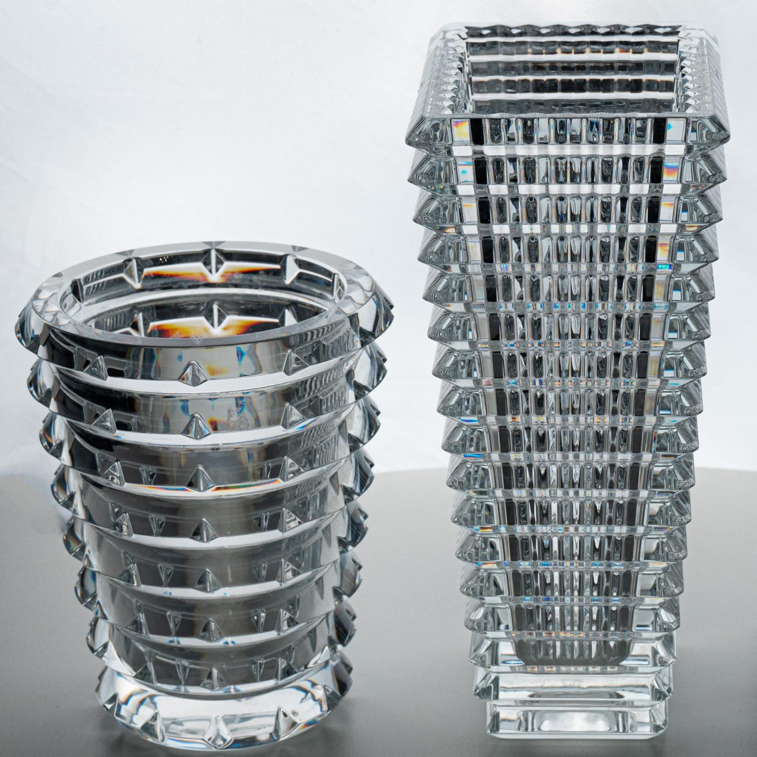 Fait main Ensemble de vases structurés en cristal clair exquis de Baccarat, France, 1990 en vente