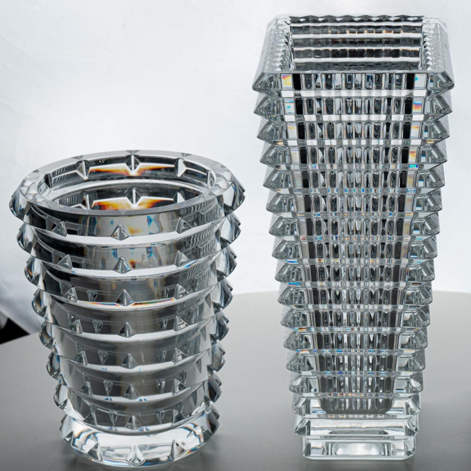 Fin du 20e siècle Ensemble de vases structurés en cristal clair exquis de Baccarat, France, 1990 en vente