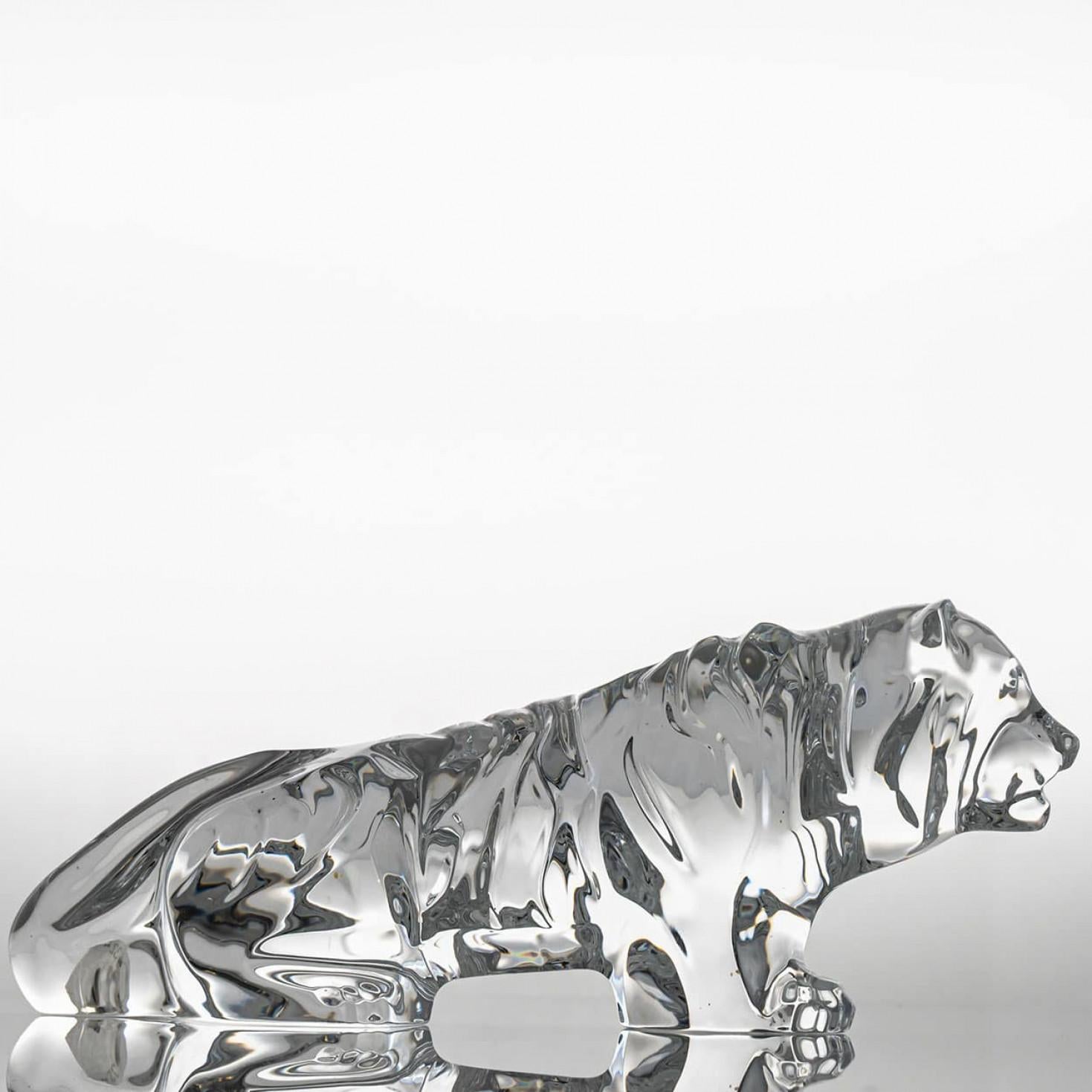 Mid-Century moderno Scultura di tigre in cristallo firmata Baccarat, Francia in vendita