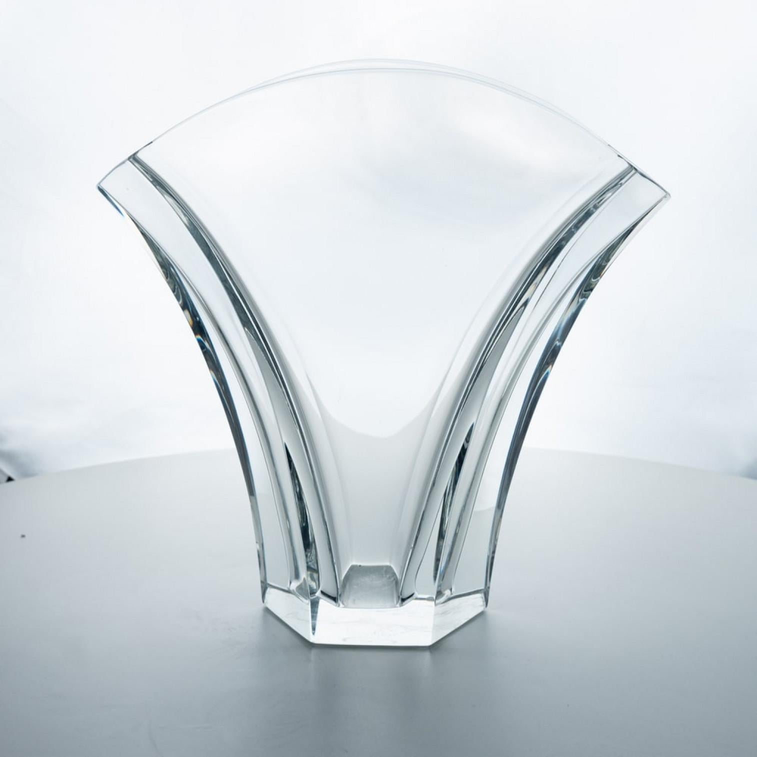 Francese Vaso di cristallo Ginkgo Grande Exquise firmato Baccarat, Francia in vendita