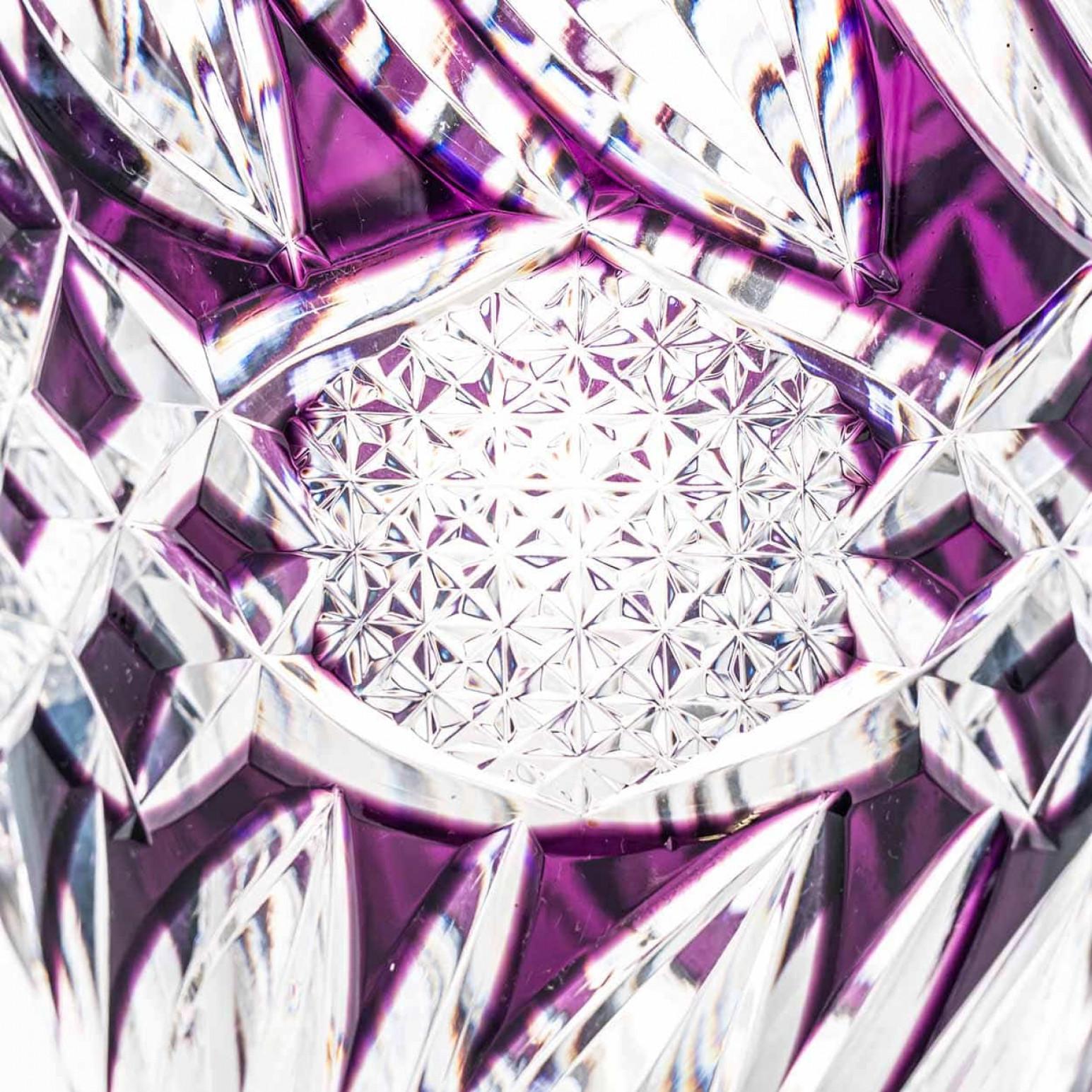 Francese Vaso di cristallo trasparente e ametista strutturato Baccarat, Francia in vendita