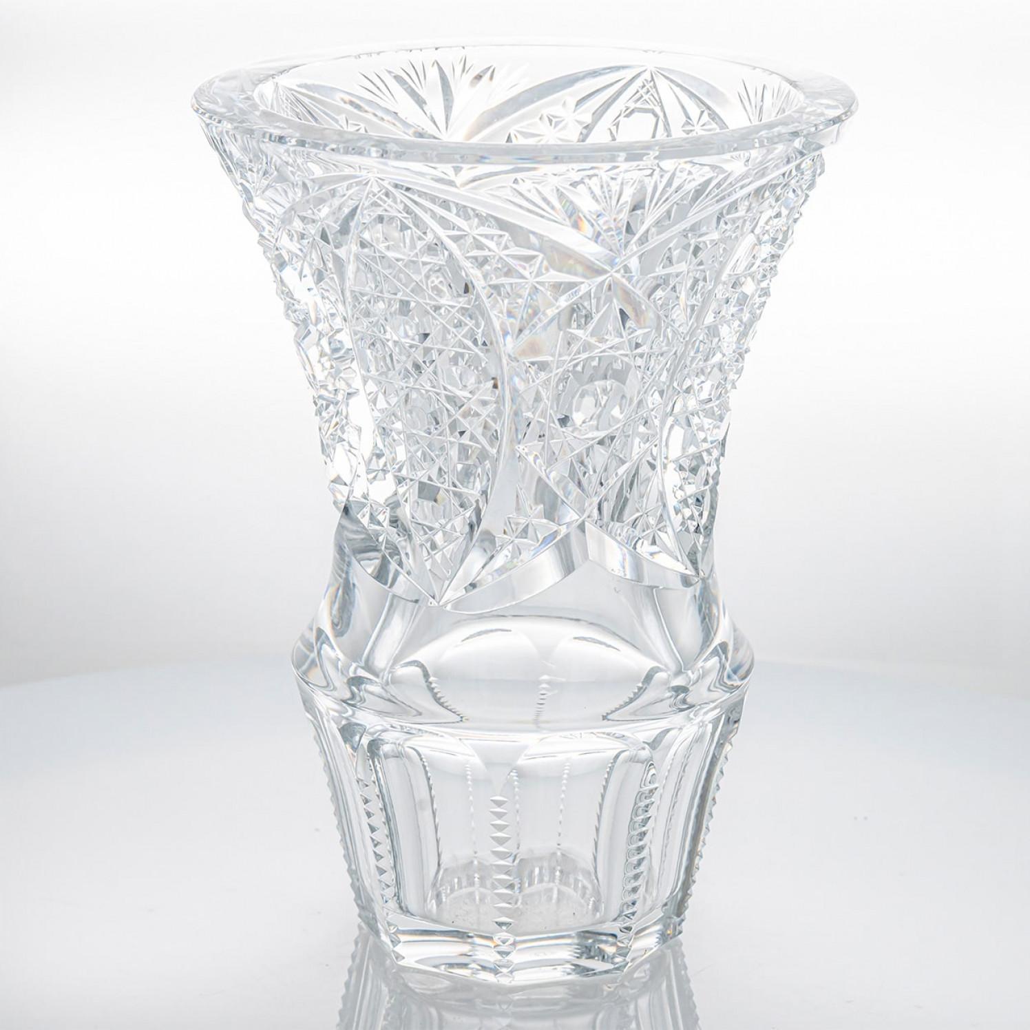 Francese Vaso di cristallo trasparente strutturato di Baccarat, Francia in vendita