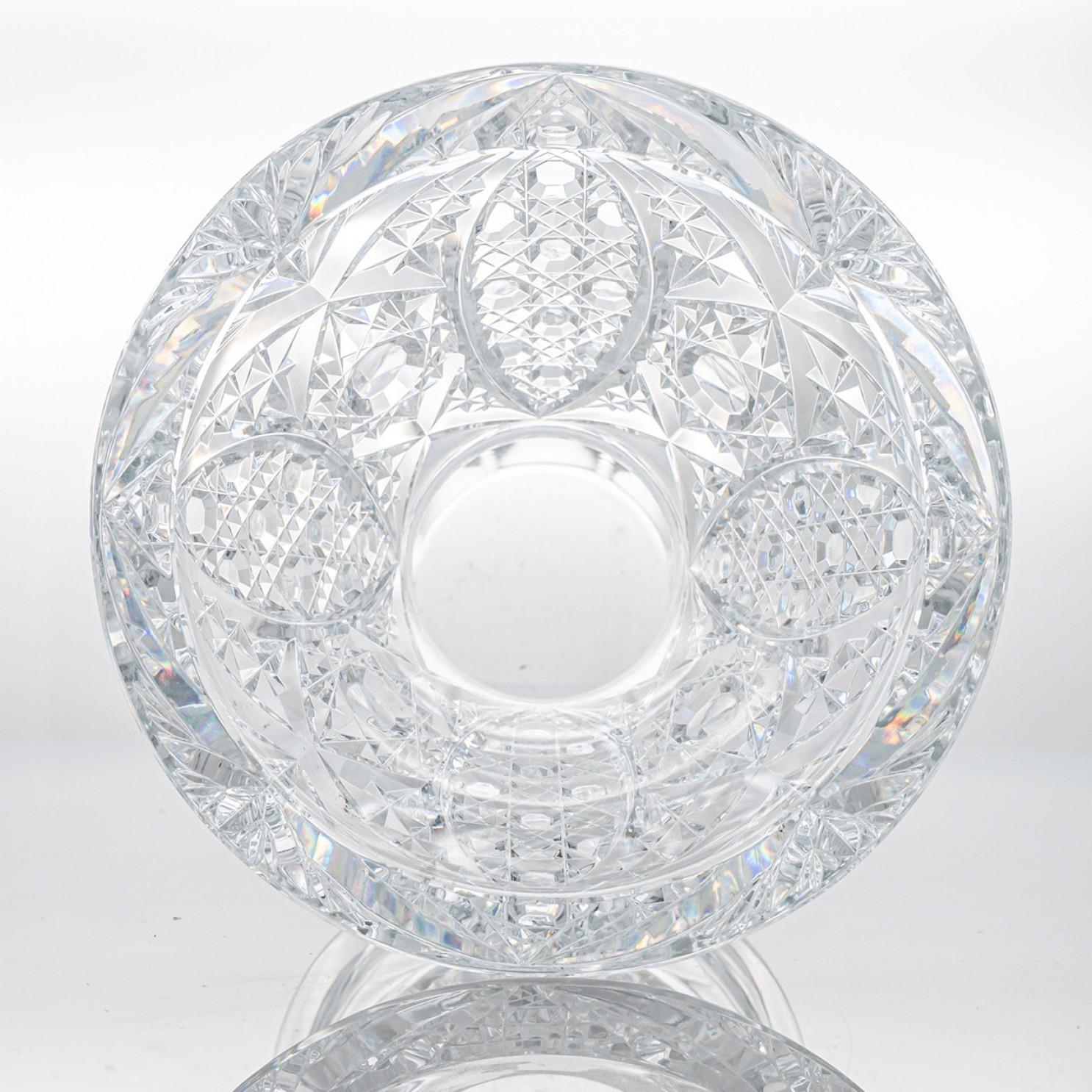 Fatto a mano Vaso di cristallo trasparente strutturato di Baccarat, Francia in vendita