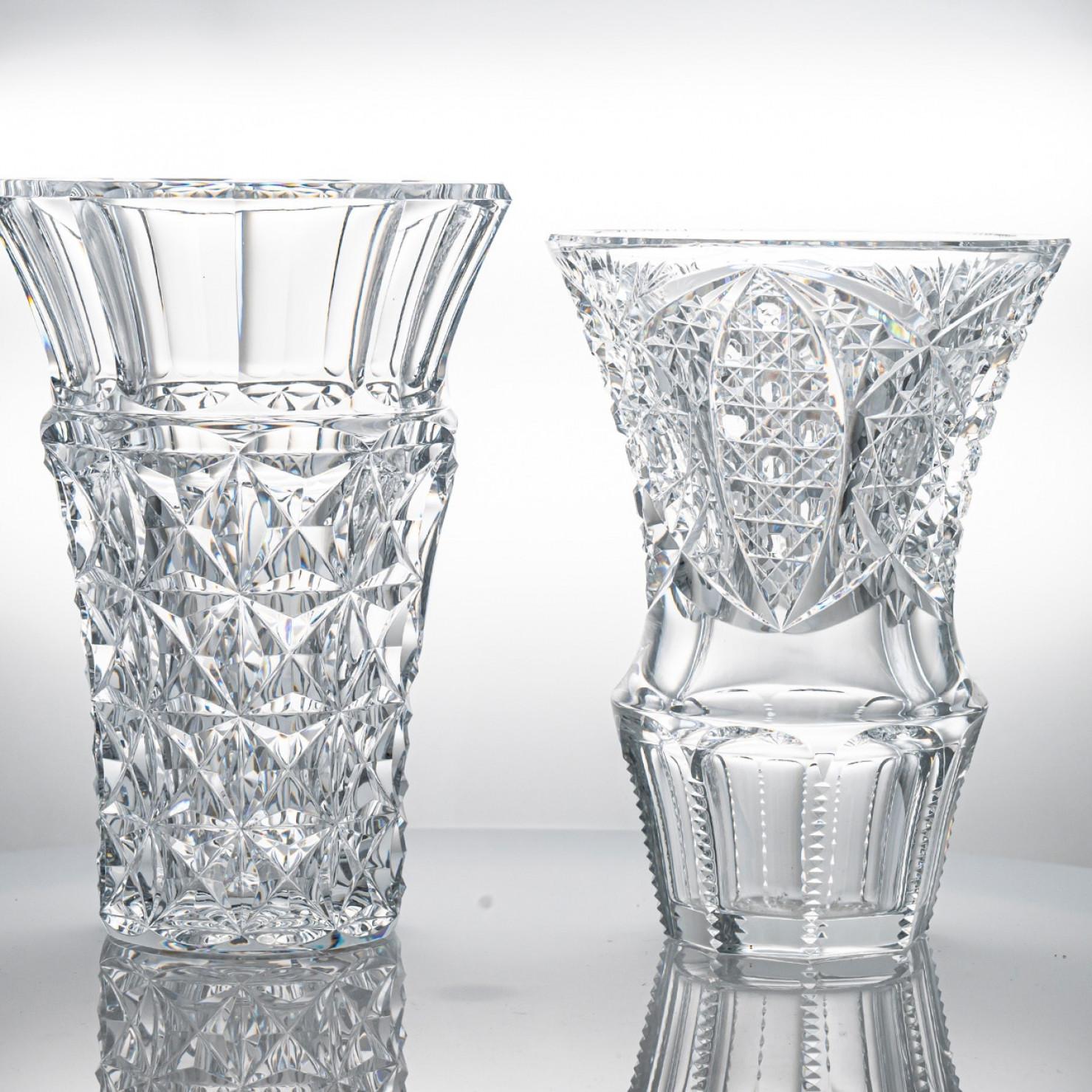 XXI secolo e contemporaneo Vaso di cristallo trasparente strutturato di Baccarat, Francia in vendita