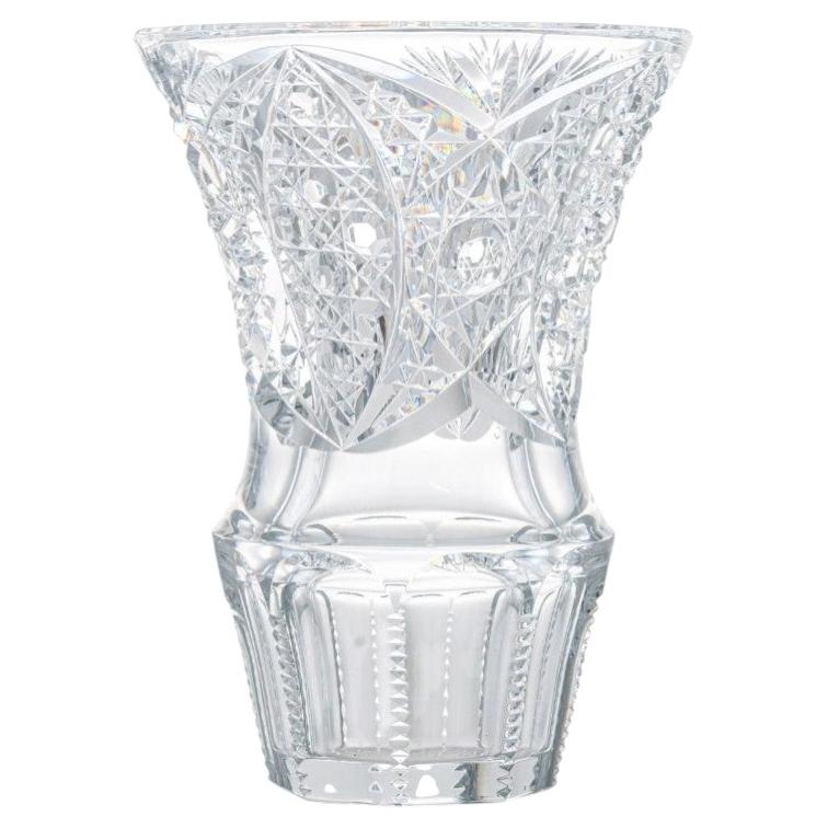 Jarrón de exquisito cristal transparente estructurado Baccarat, Francia