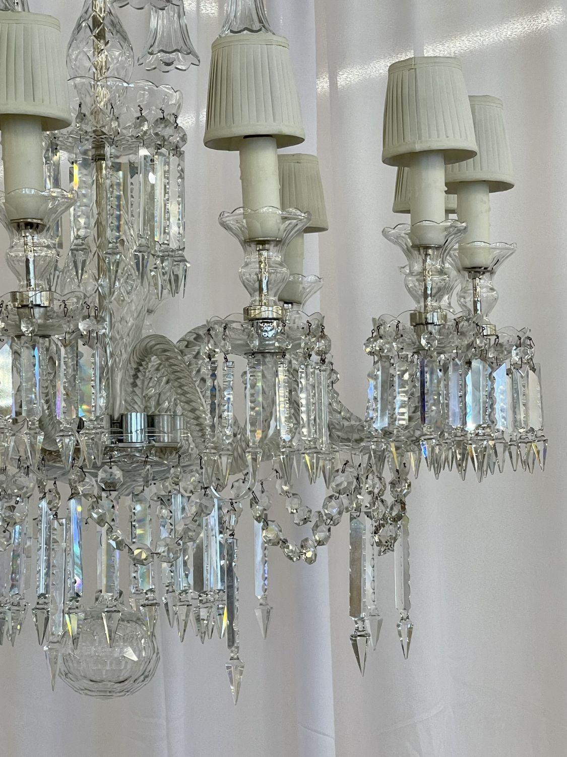 Kronleuchter im Baccarat-Stil, Kristall, 12 Lichter, Hollywood Regency, Monumental im Angebot 13