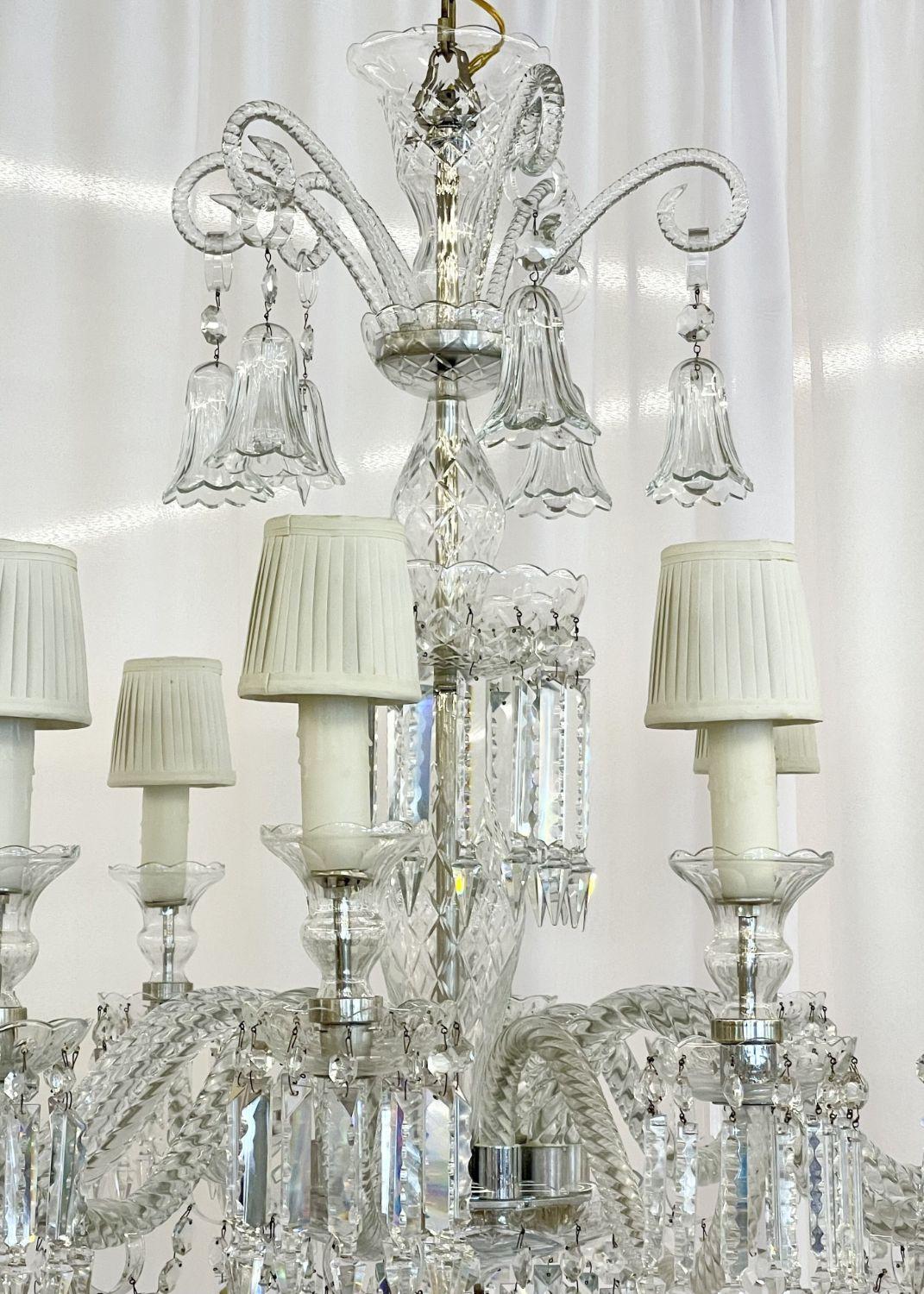 Kronleuchter im Baccarat-Stil, Kristall, 12 Lichter, Hollywood Regency, Monumental im Angebot 15