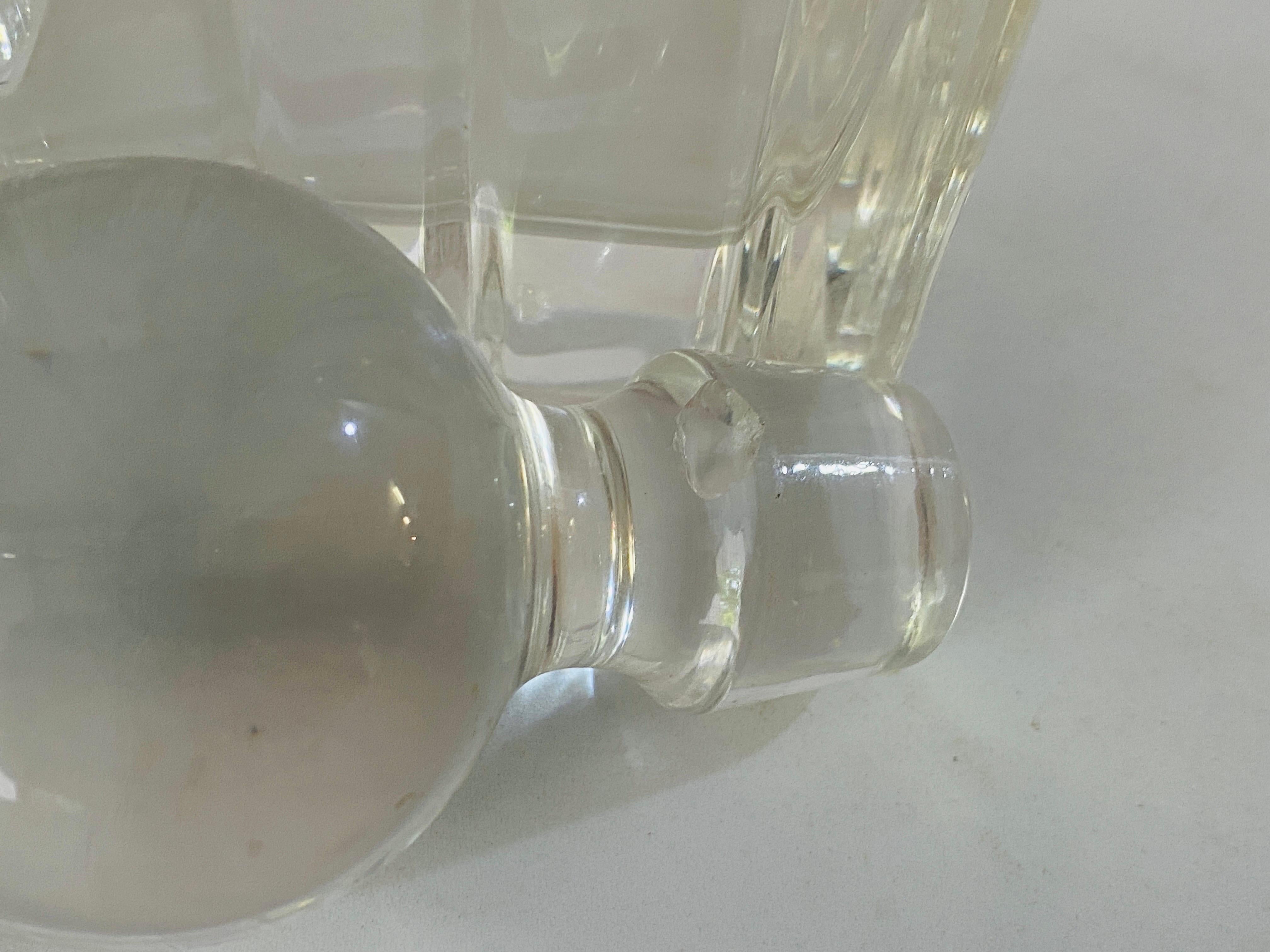 Francese Decanter per whisky quadrato in cristallo di Baccarat stile Perfezione Francia XX secolo in vendita