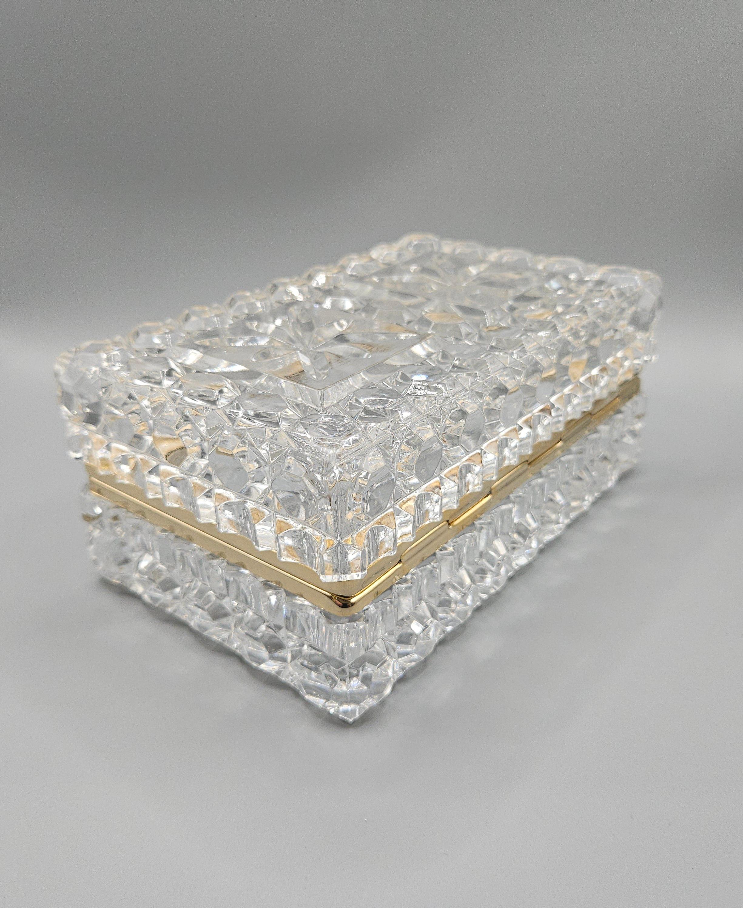 Baccarat-Style Cut Lead Crystal Jewelry / Trinket Box, France, c. 1950 For Sale 3