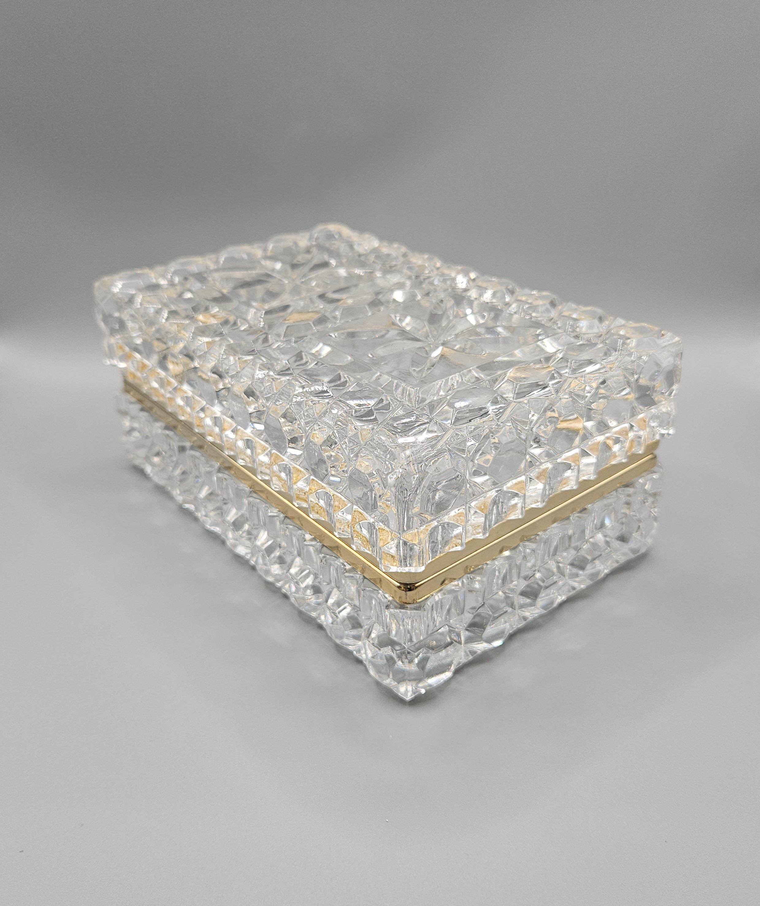 Baccarat-Style Cut Lead Crystal Jewelry / Trinket Box, France, c. 1950 For Sale 4