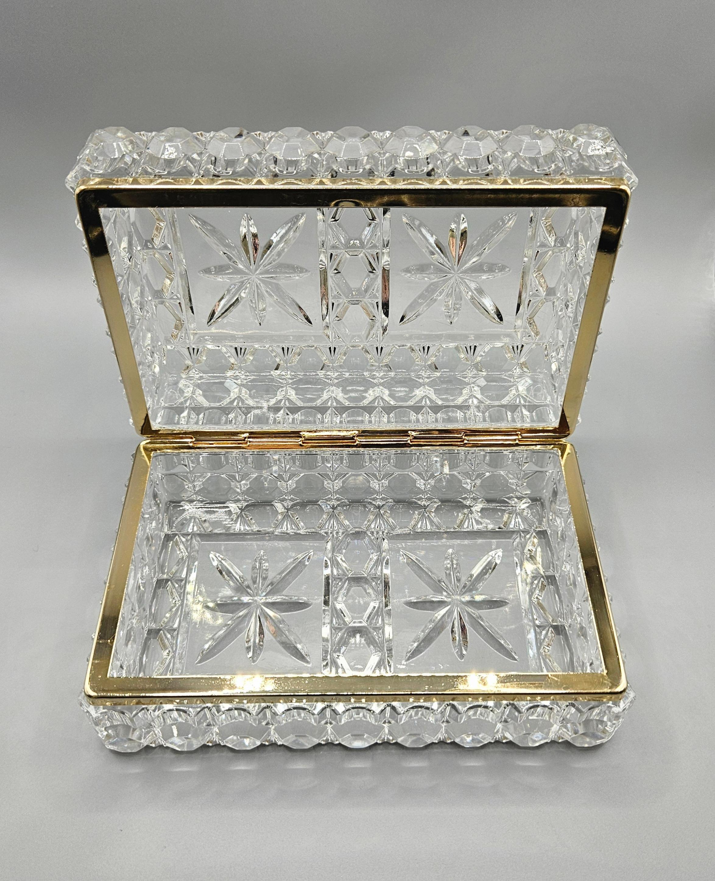 Baccarat-Style Cut Lead Crystal Jewelry / Trinket Box, France, c. 1950 For Sale 5